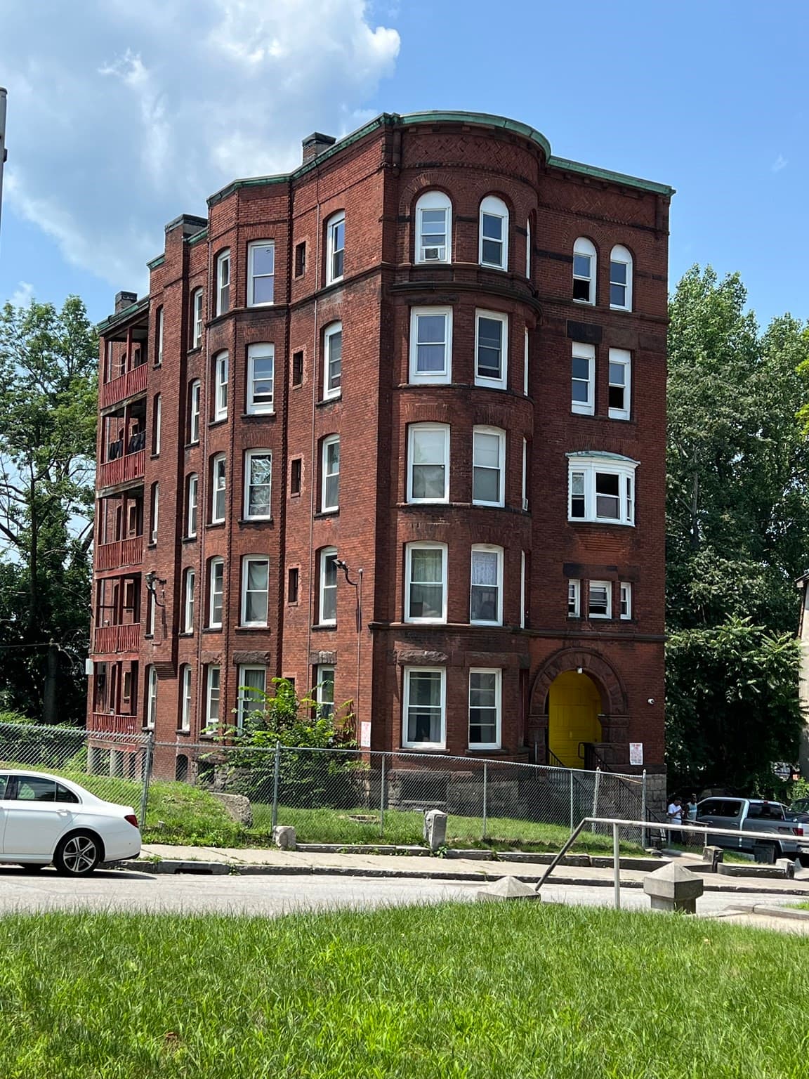 5+ Family - Rooming House at 12 Oread St, Worcester MA 01610, photo 3 of 3