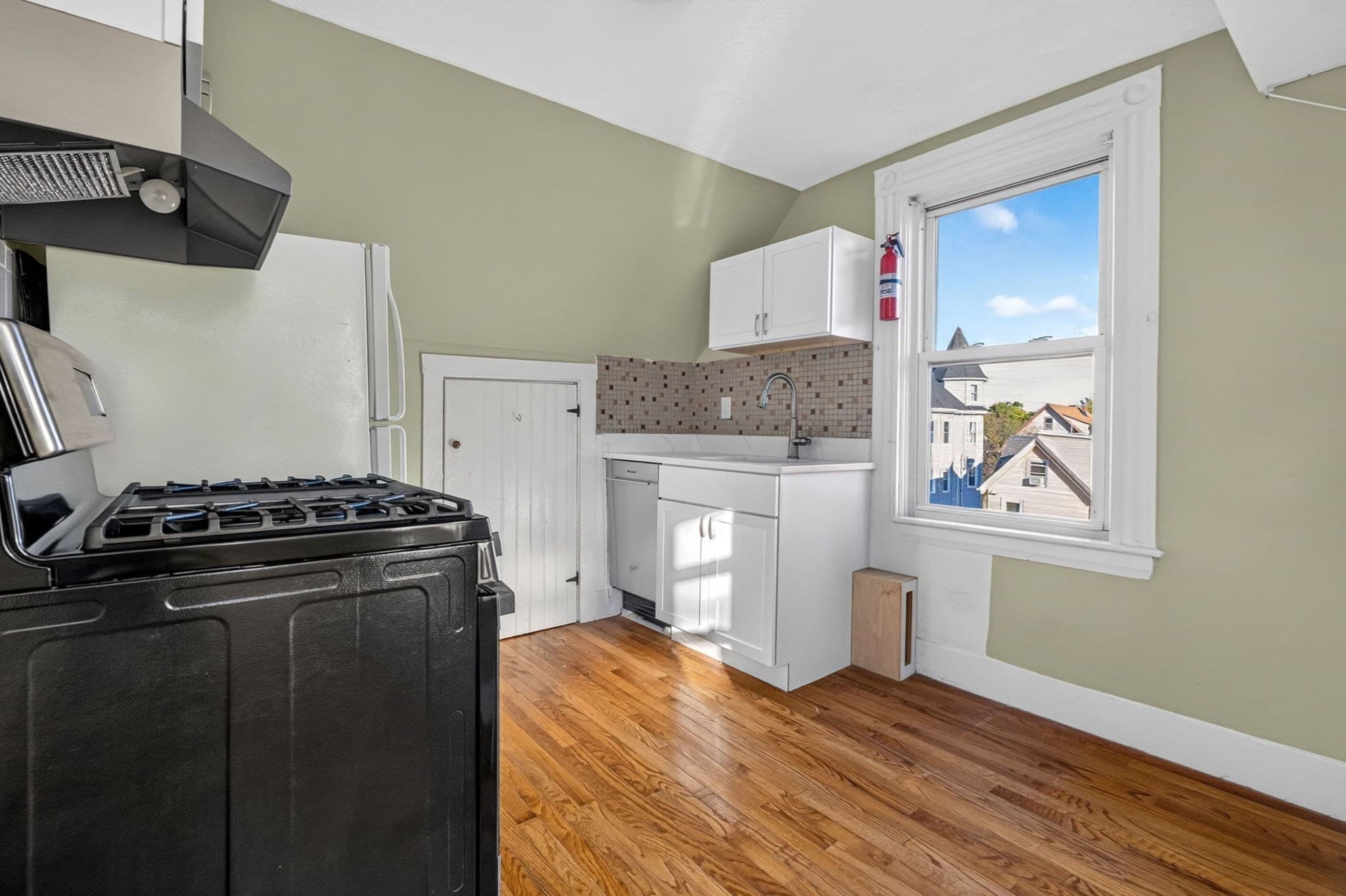 3 Family - 3 Units Up/Down at 9 Dartmouth St, Somerville MA 02145, photo 32 of 42