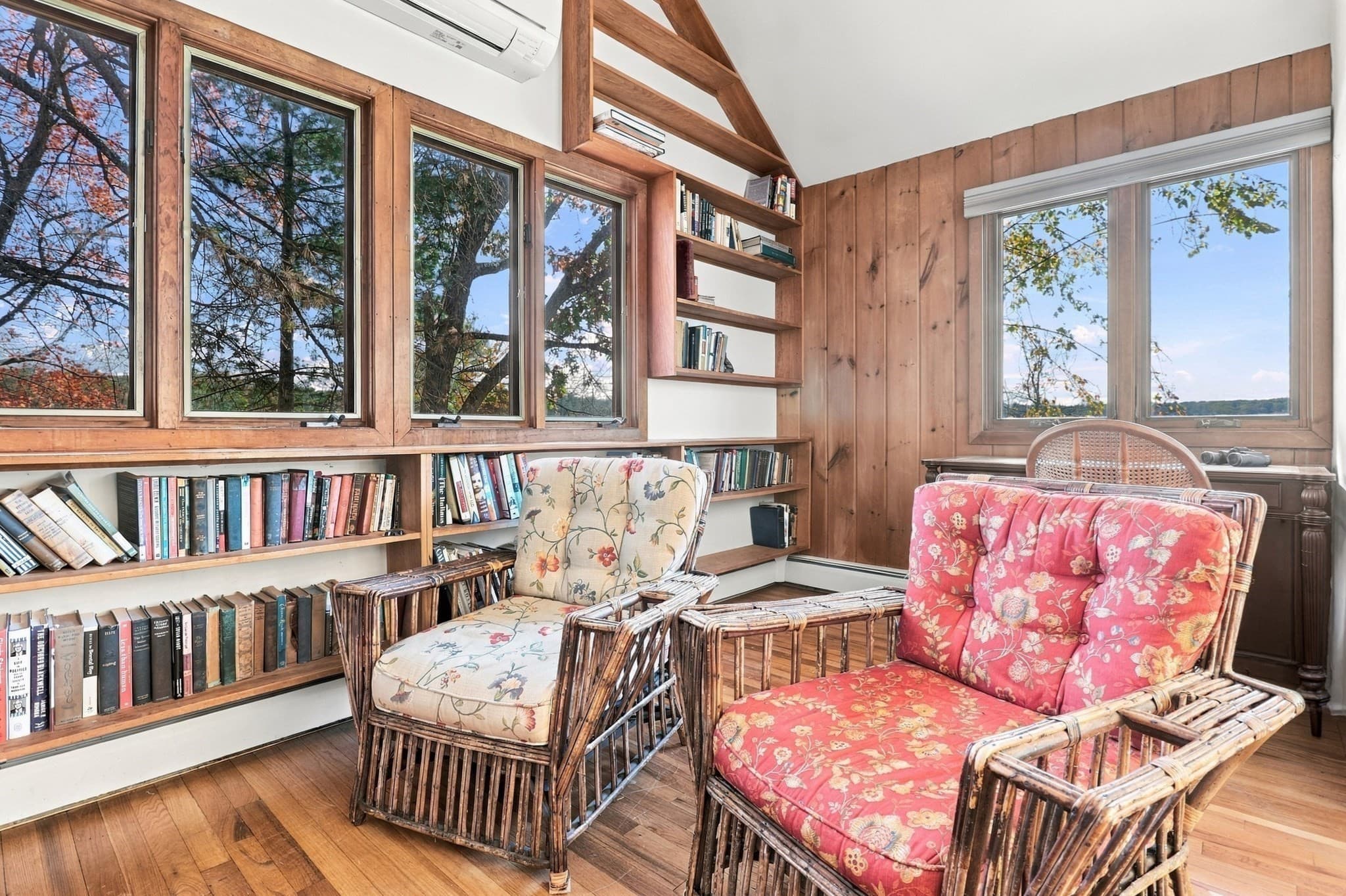 Single Family Residence at 716 Martins Pond Rd, Groton MA 01450, photo 13 of 31