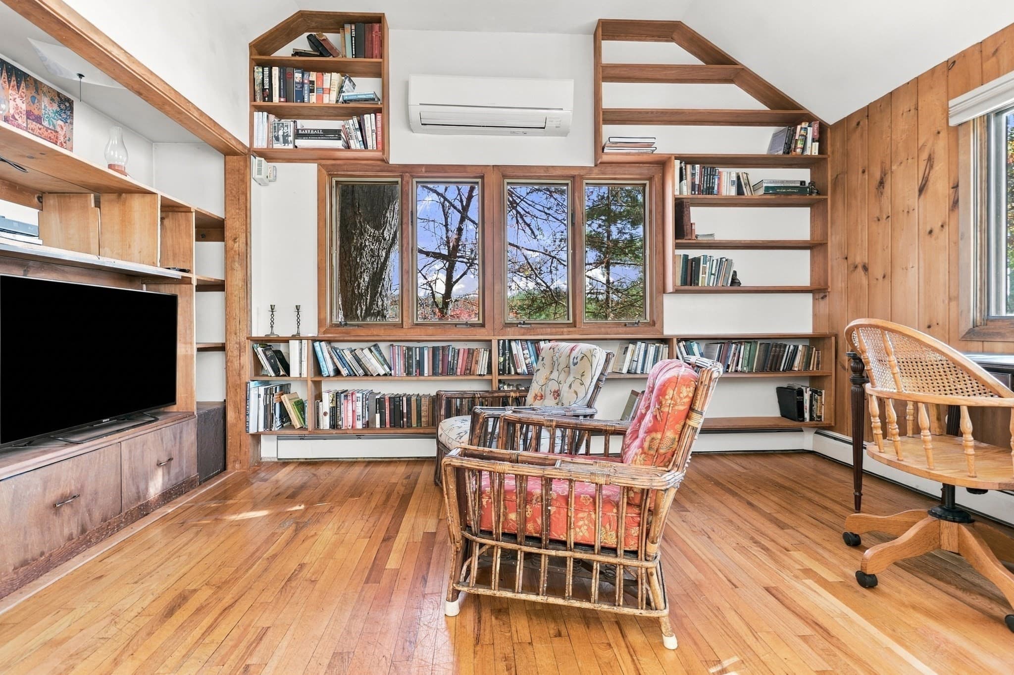 Single Family Residence at 716 Martins Pond Rd, Groton MA 01450, photo 12 of 31