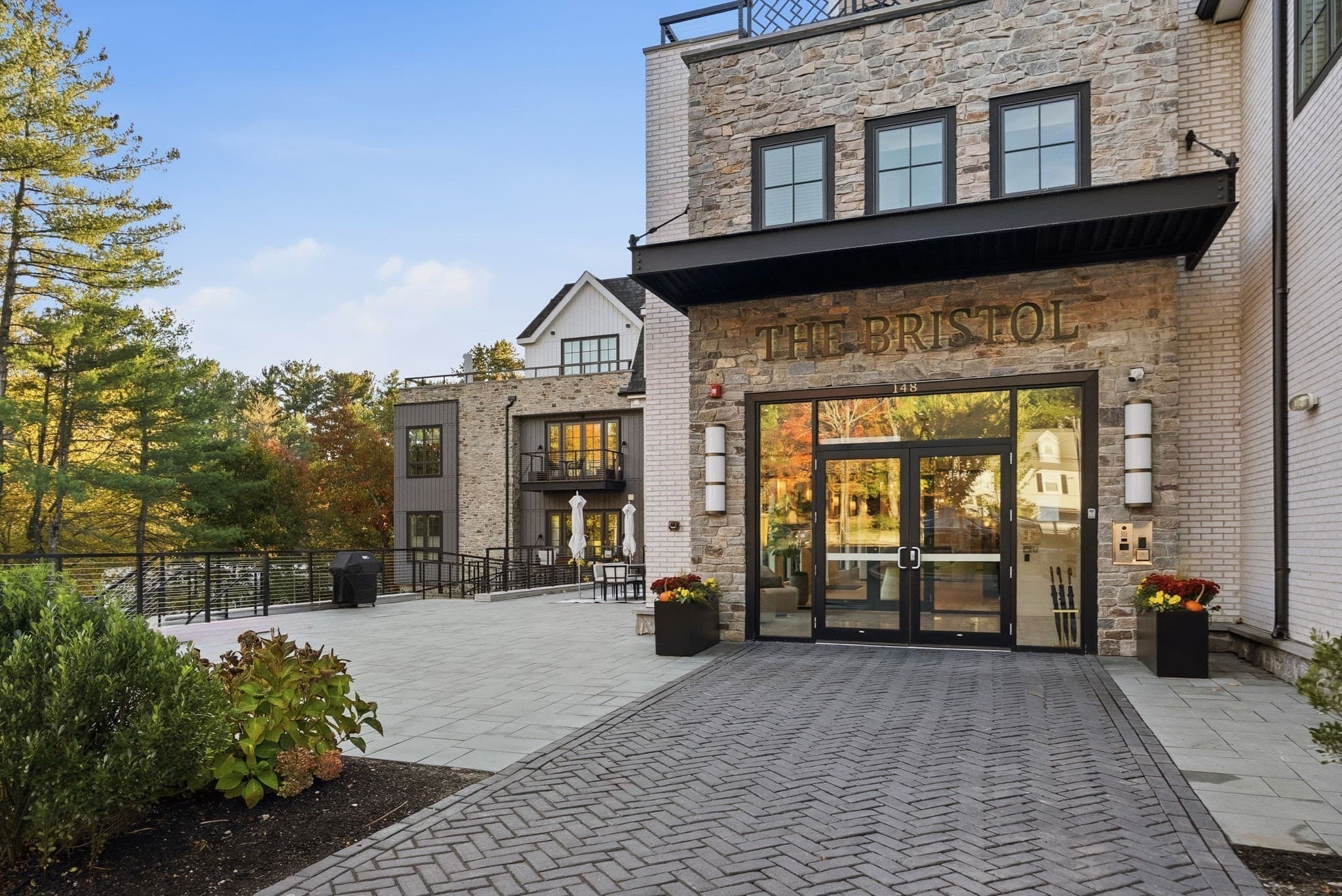 148 Weston Road # 206, Wellesley MA 02482