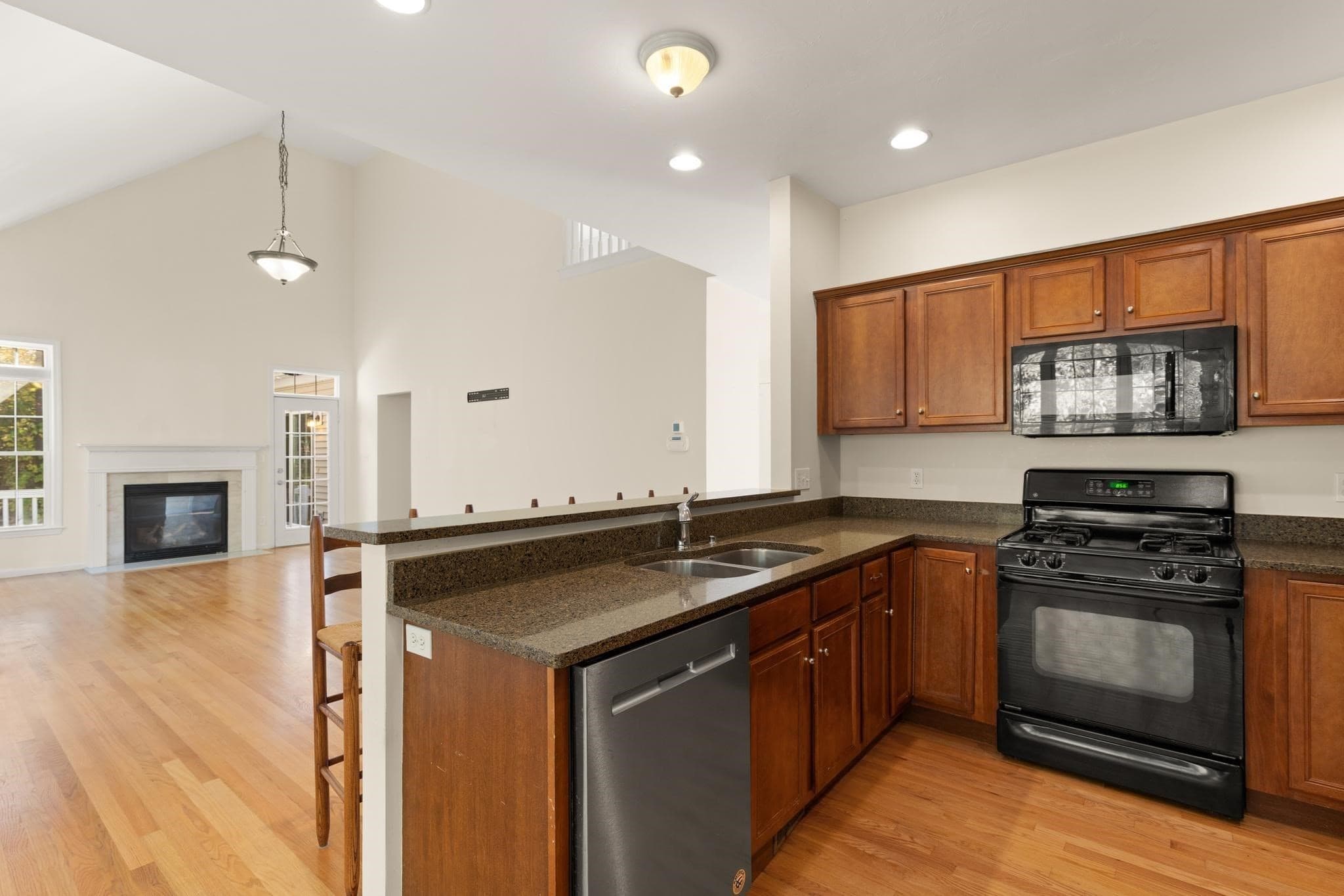 Condominium at 35 Daisy Ln # 35, Raynham MA 02767, photo 7 of 42