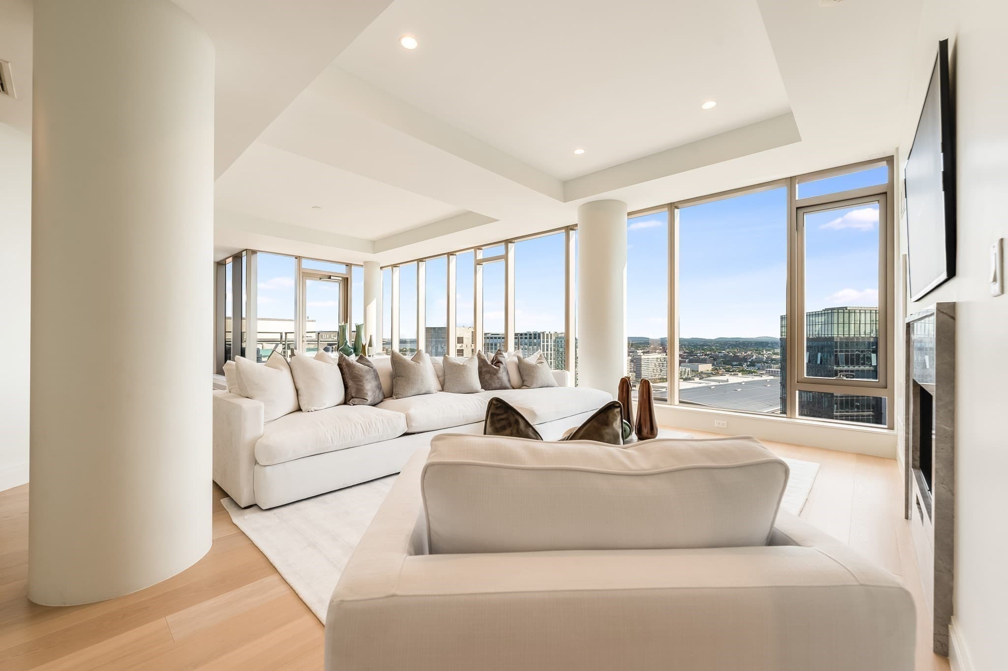 Condominium at 135 Seaport Blvd, Boston MA 02210, photo 2 of 36