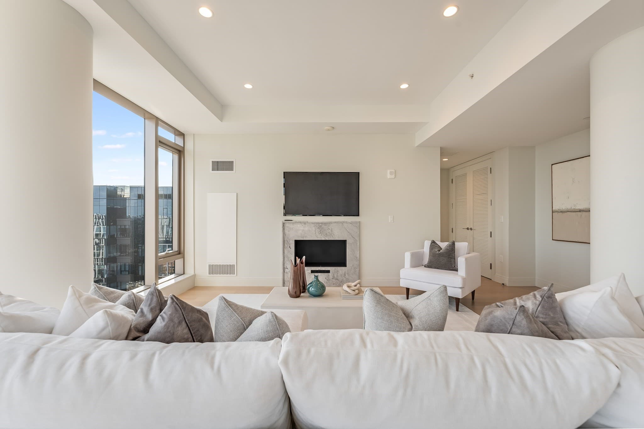 Condominium at 135 Seaport Blvd, Boston MA 02210, photo 4 of 36