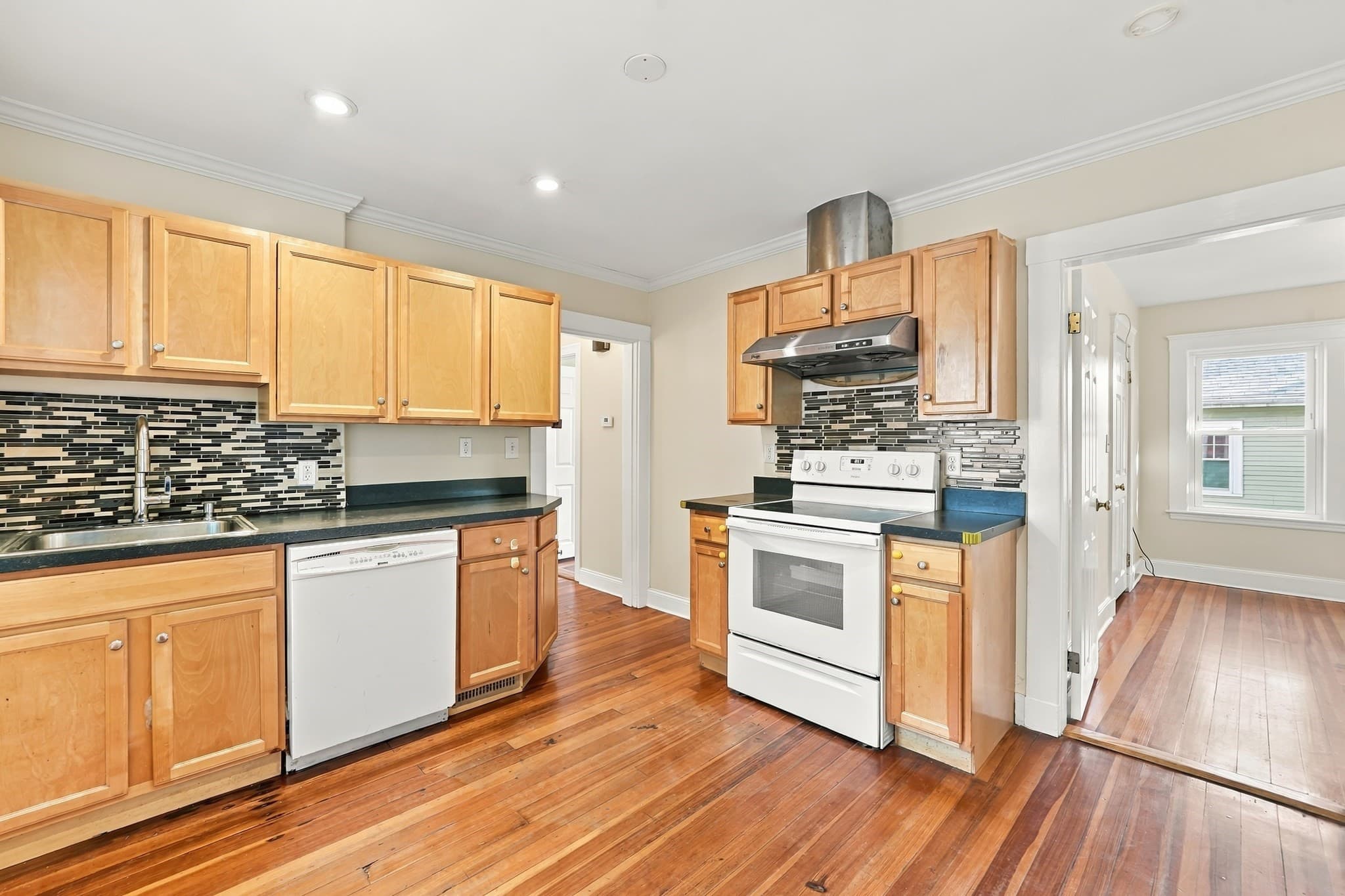 2 Family - 2 Units Up/Down at 16-18 Russell Rd, Winchester MA 01890, photo 33 of 43