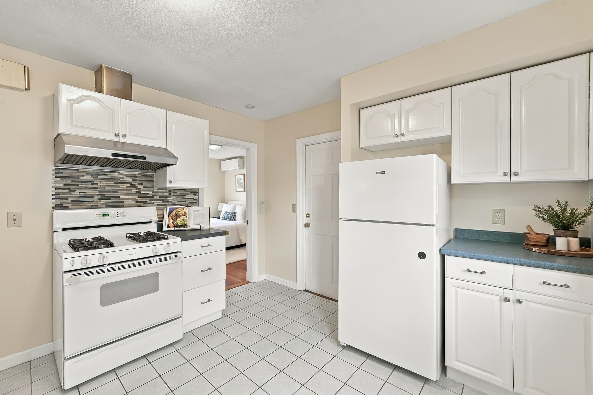 2 Family - 2 Units Up/Down at 16-18 Russell Rd, Winchester MA 01890, photo 11 of 43