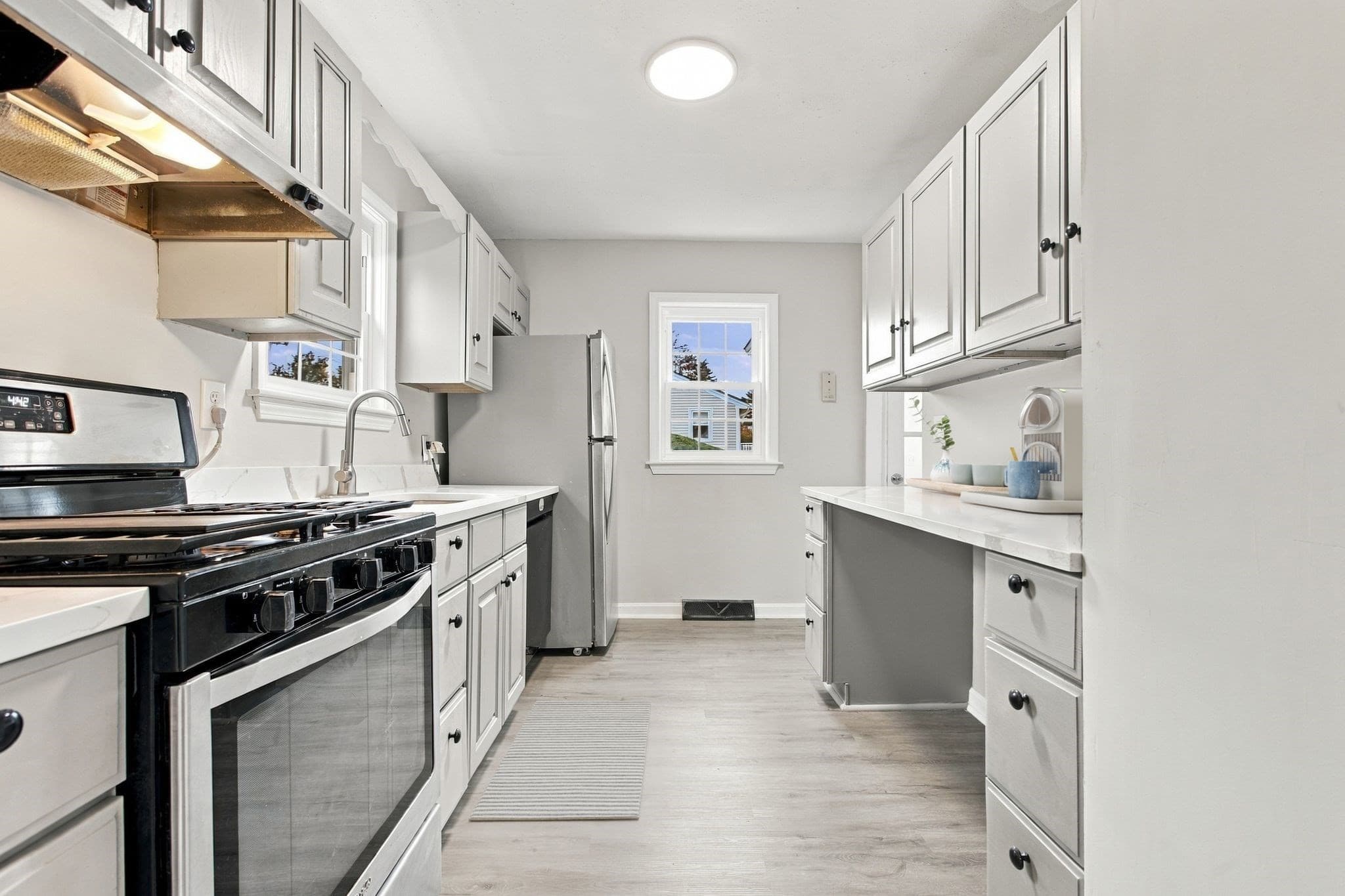 Single Family Residence at 186 Plain St, Stoughton MA 02072, photo 5 of 18