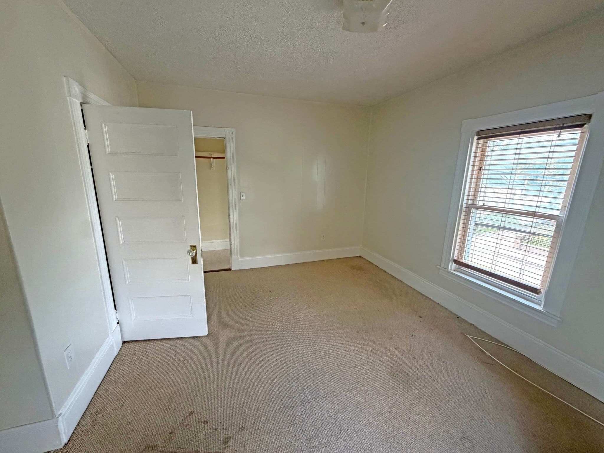 4 Family at 98 Warren St, Randolph MA 02368, photo 11 of 17