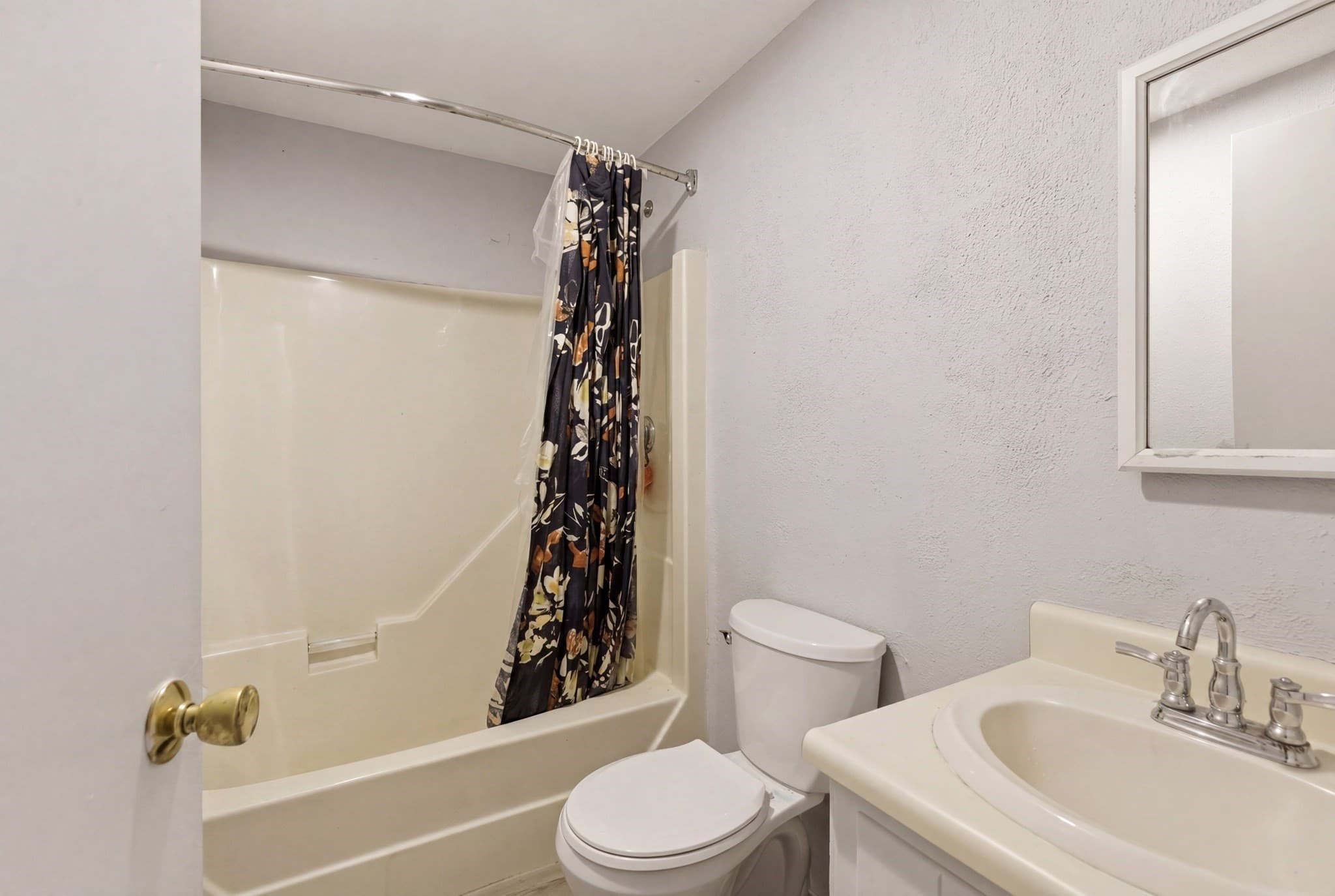 Condominium at 112 Lowell St # 11, Peabody MA 01960, photo 9 of 22
