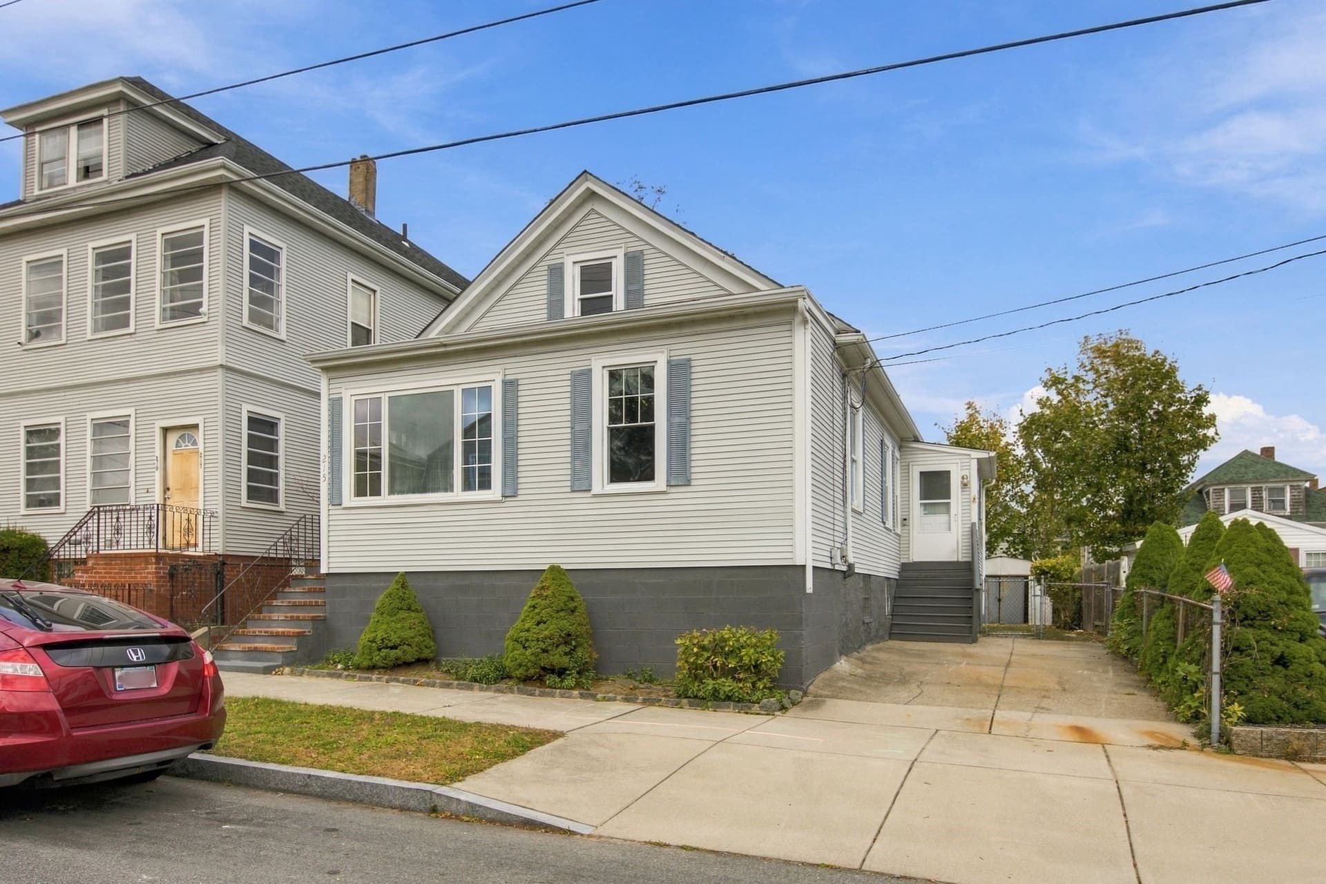 215 Clifford St, New Bedford MA 02745