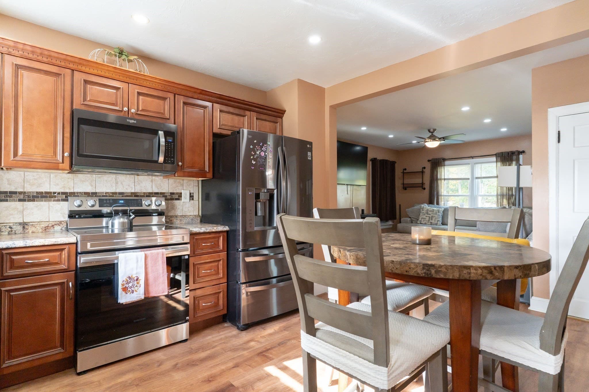 Single Family Residence at 10 Ridgewood Ave, Southbridge MA 01550, photo 3 of 37