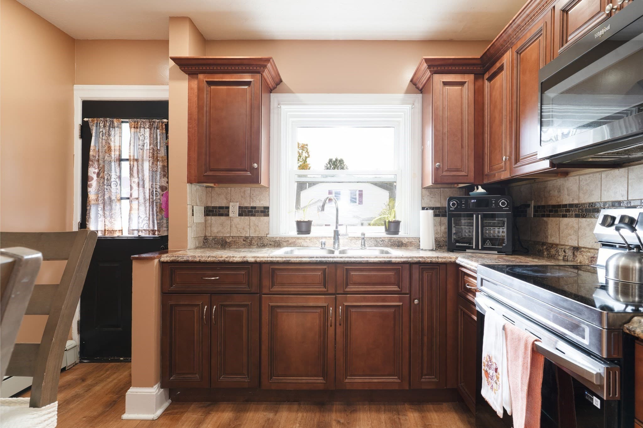 Single Family Residence at 10 Ridgewood Ave, Southbridge MA 01550, photo 5 of 37