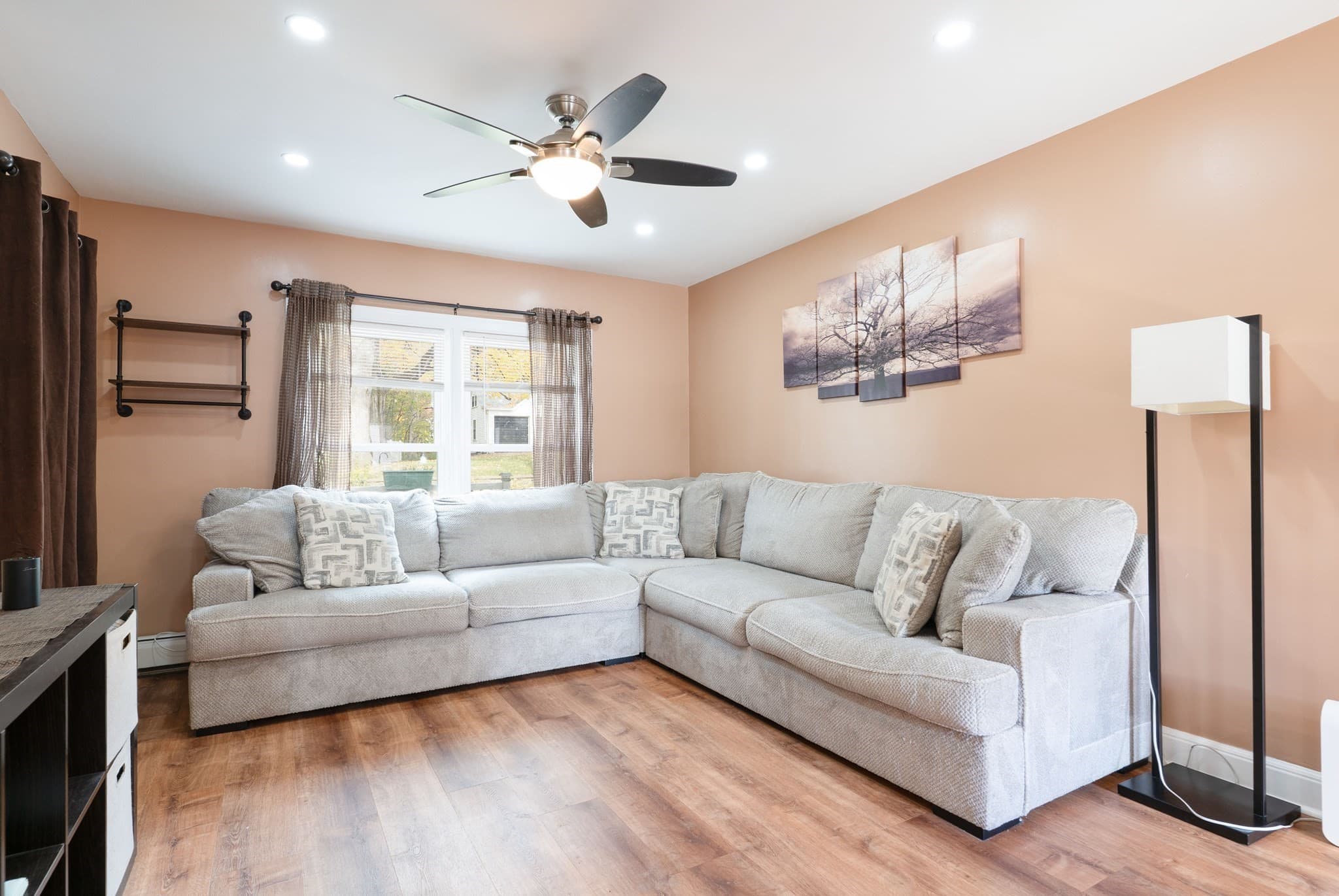 Single Family Residence at 10 Ridgewood Ave, Southbridge MA 01550, photo 8 of 37
