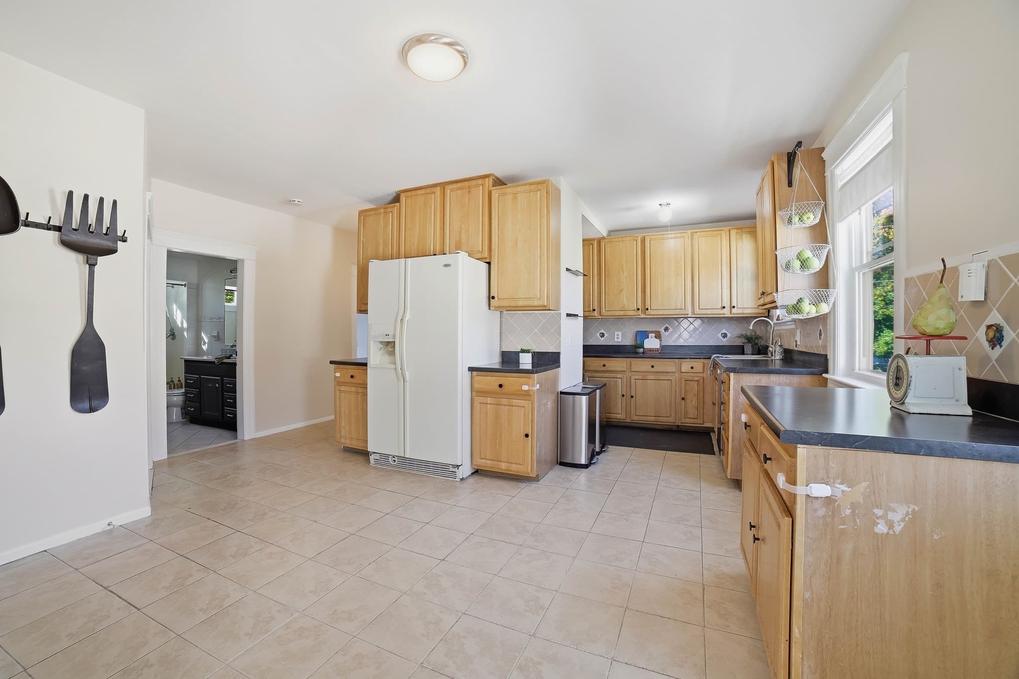 Single Family Residence at 194 Whitmarsh Ave, Worcester MA 01606, photo 10 of 34