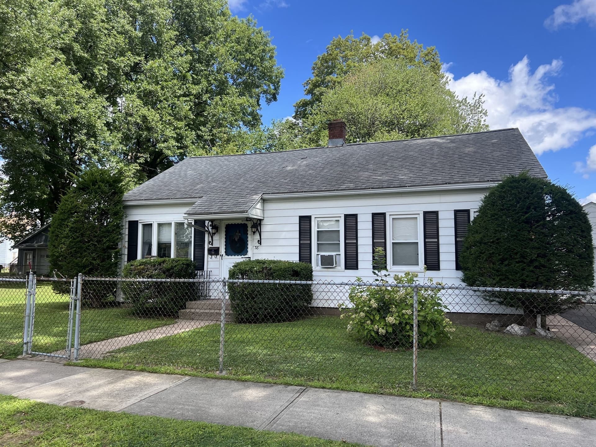 38 Saint Anthony St, Chicopee MA 01013