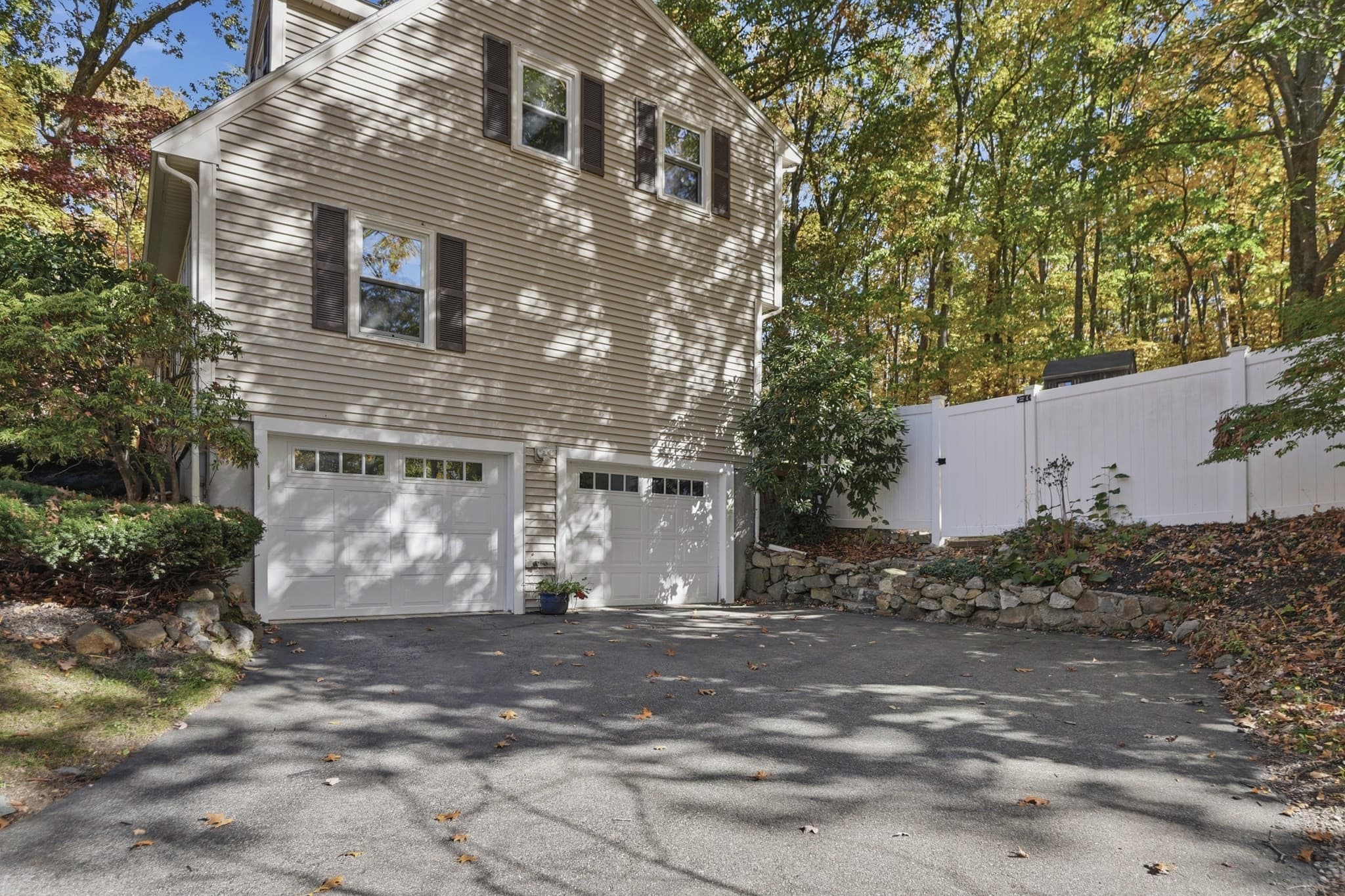 Single Family Residence at 5 Ragged Hill Rd, Milford MA 01757, photo 2 of 34