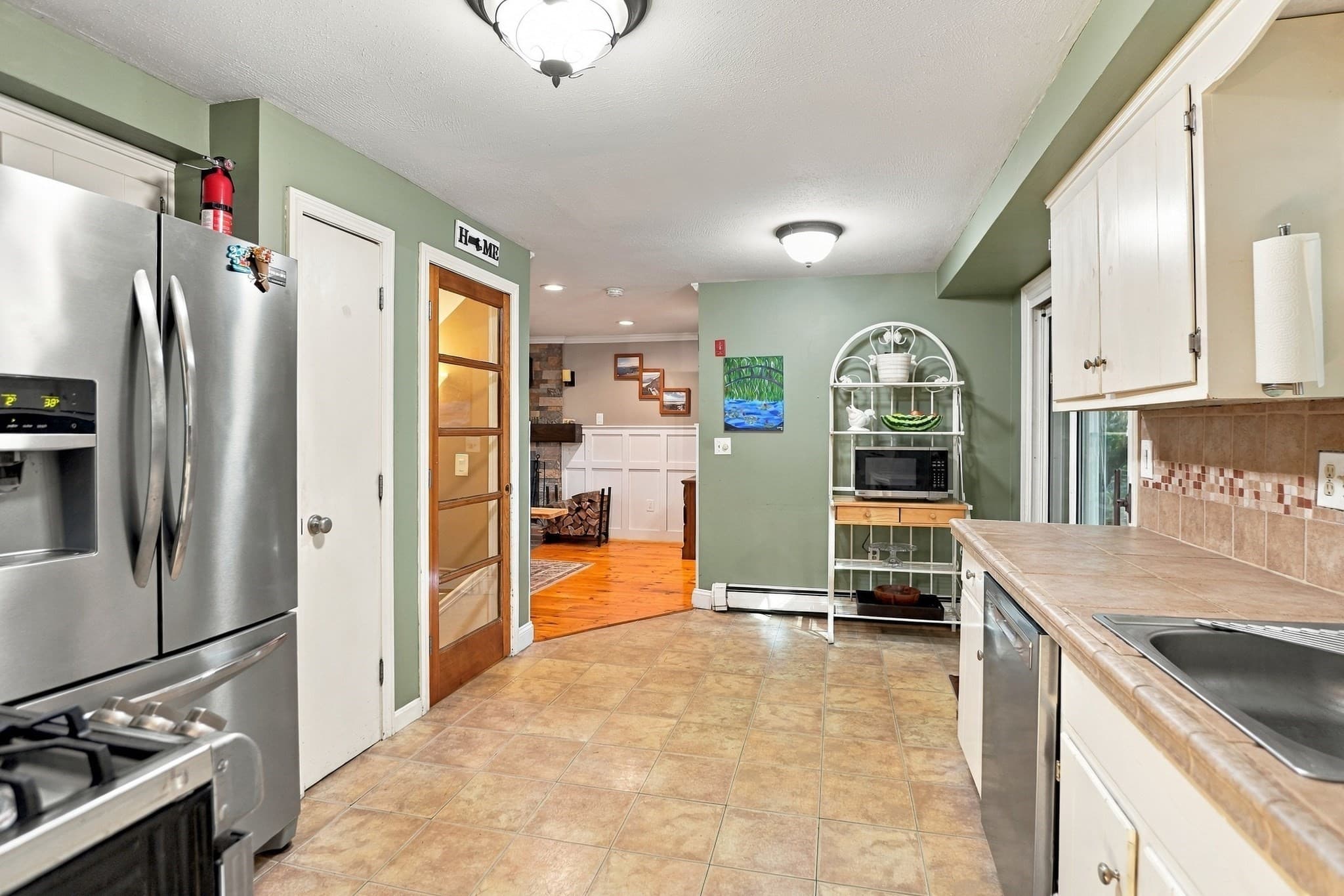 Single Family Residence at 5 Ragged Hill Rd, Milford MA 01757, photo 9 of 34