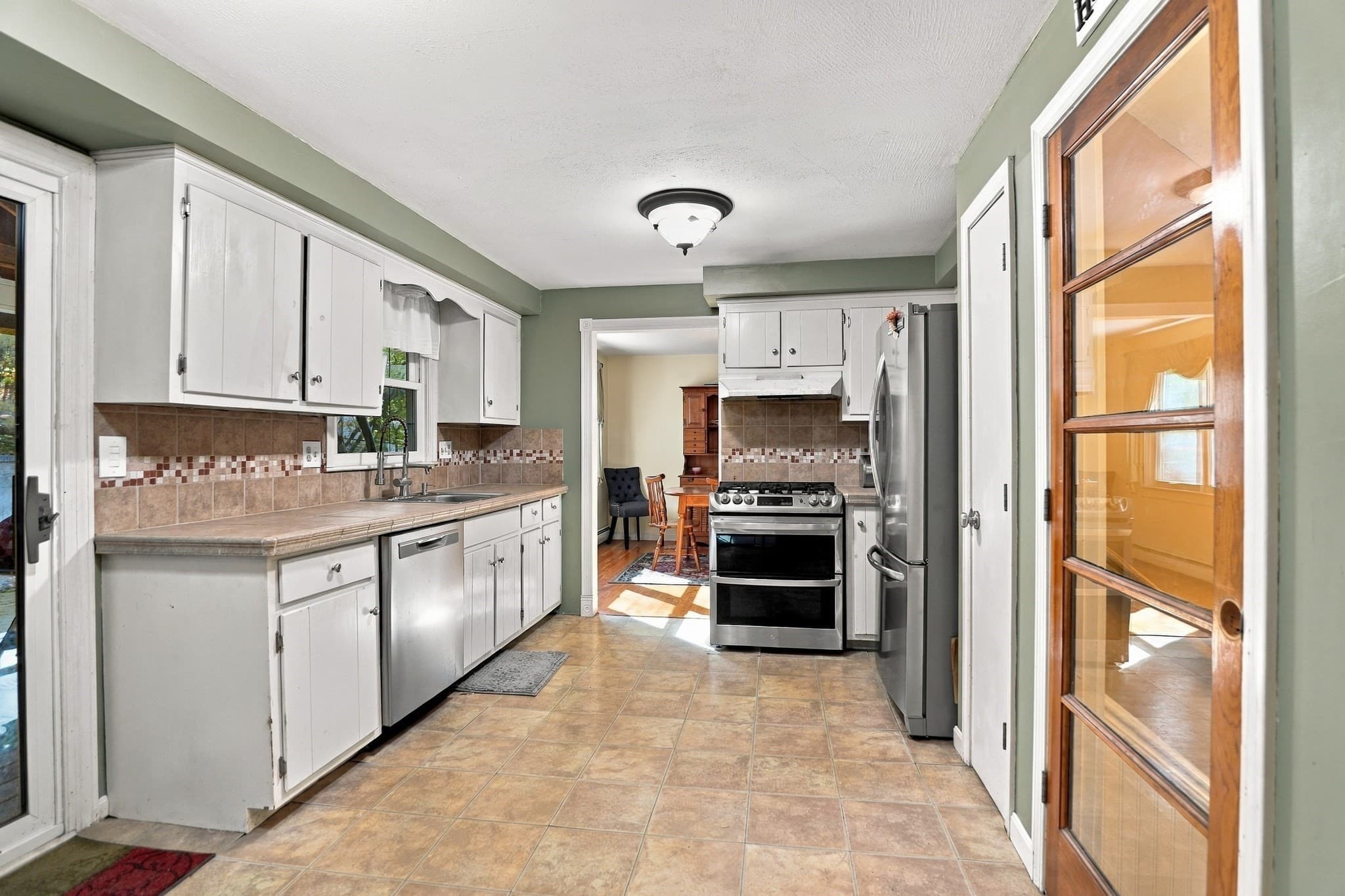 Single Family Residence at 5 Ragged Hill Rd, Milford MA 01757, photo 10 of 34
