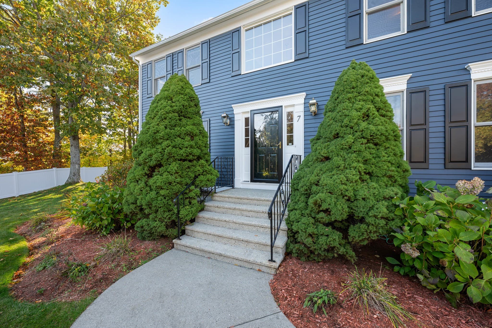 Single Family Residence at 7 Old Salem Cir, Shrewsbury MA 01545, photo 6 of 42
