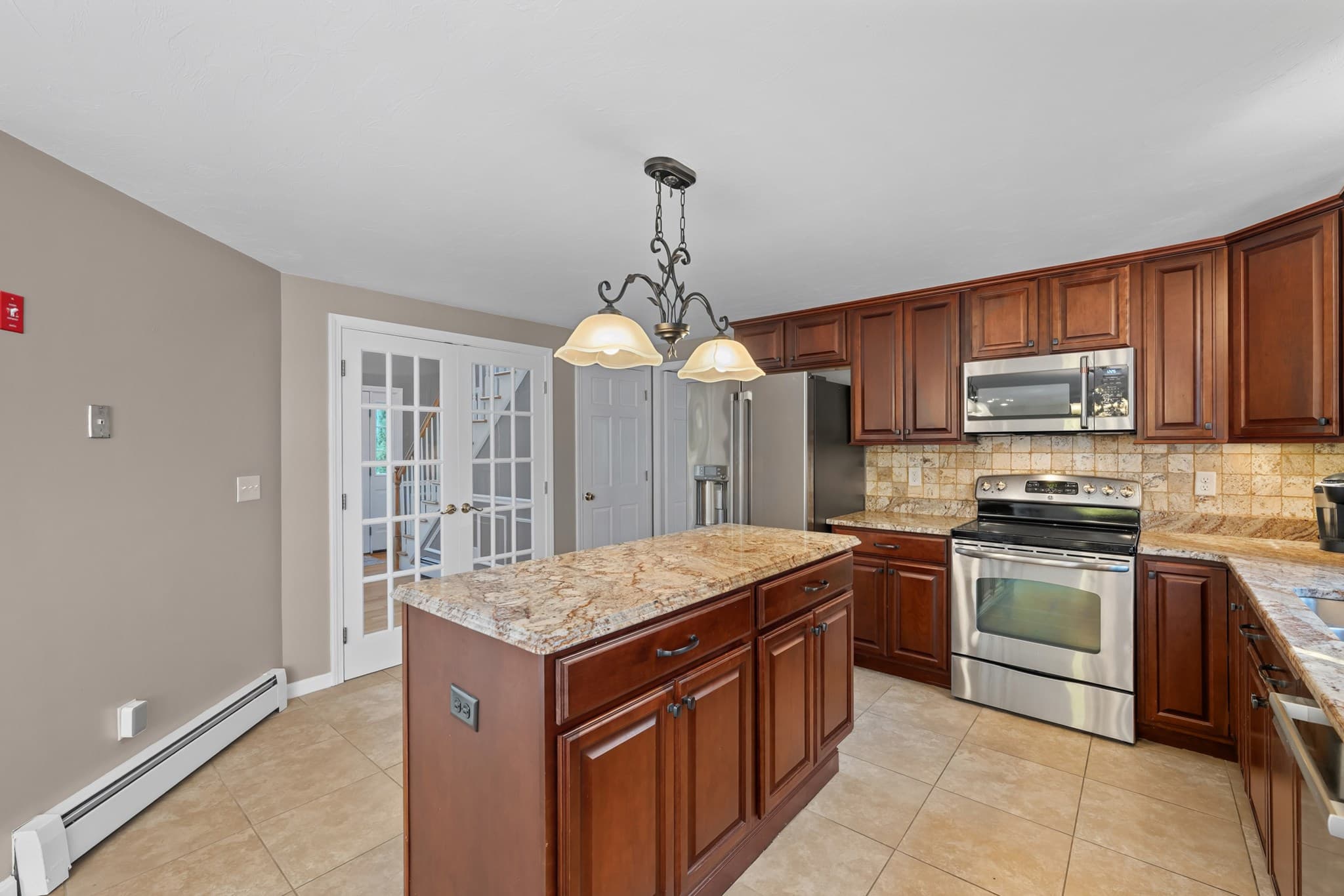 Single Family Residence at 7 Old Salem Cir, Shrewsbury MA 01545, photo 13 of 42