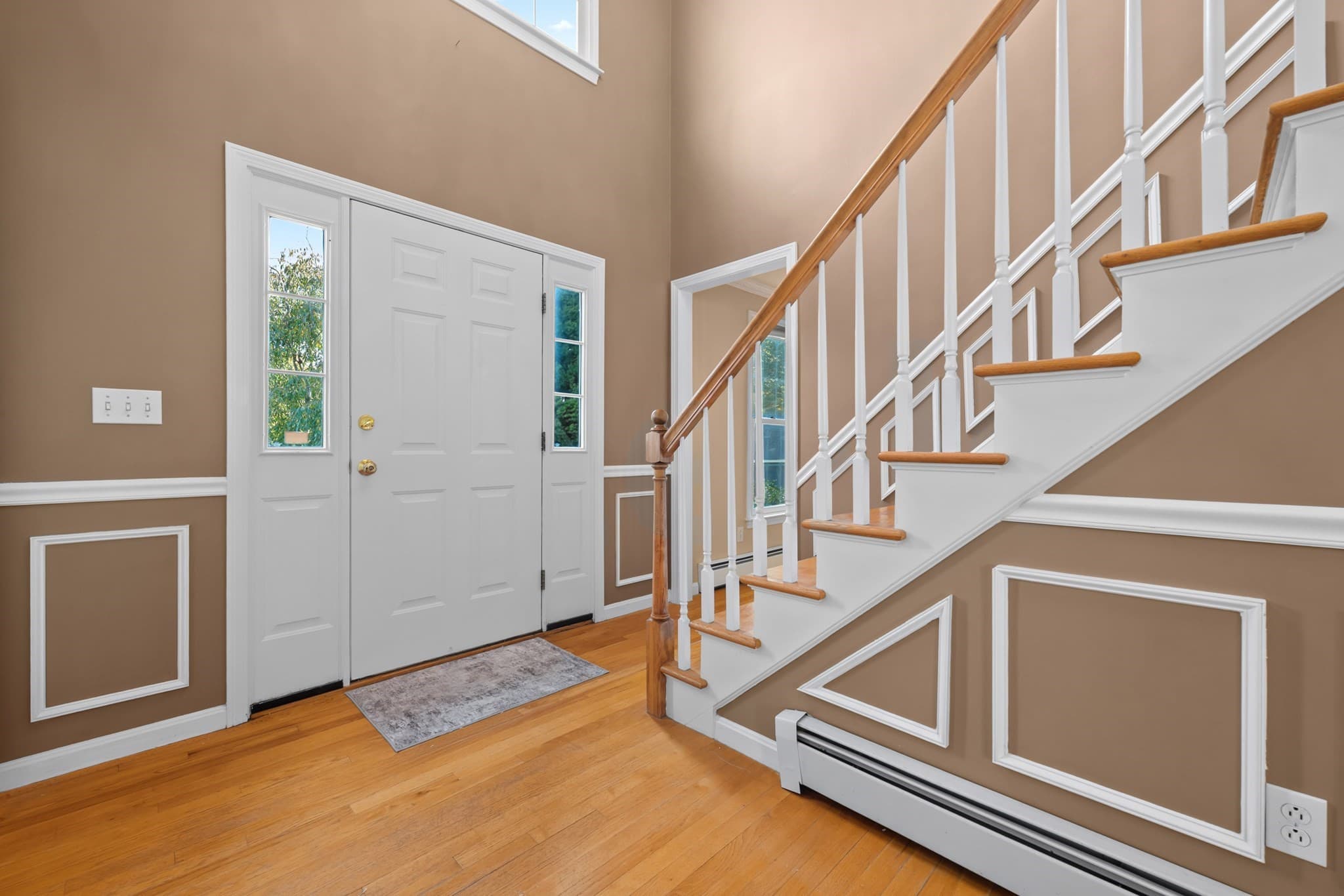 Single Family Residence at 7 Old Salem Cir, Shrewsbury MA 01545, photo 4 of 42