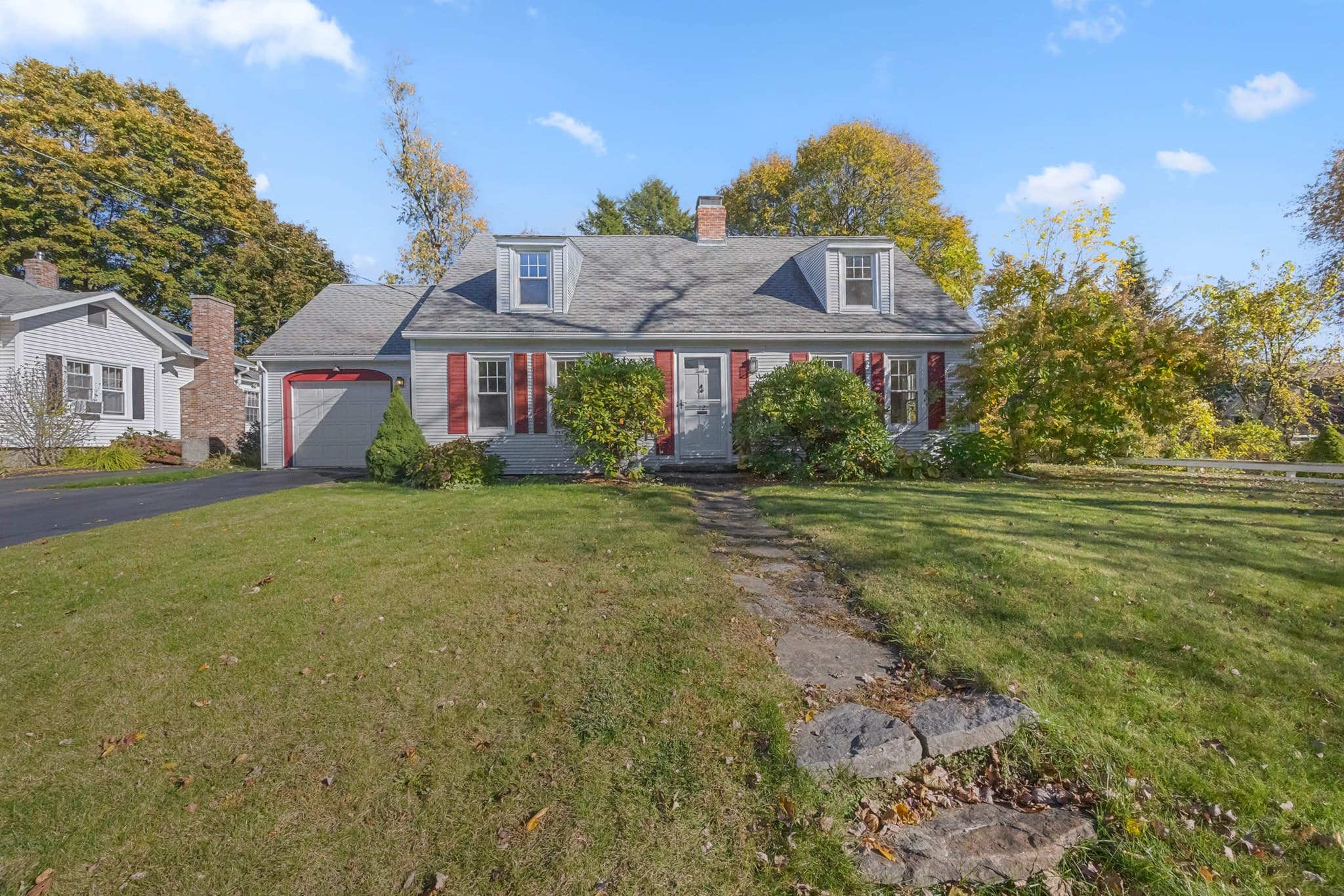 Single Family Residence at 12 Gates Rd, Shrewsbury MA 01545, photo 2 of 39