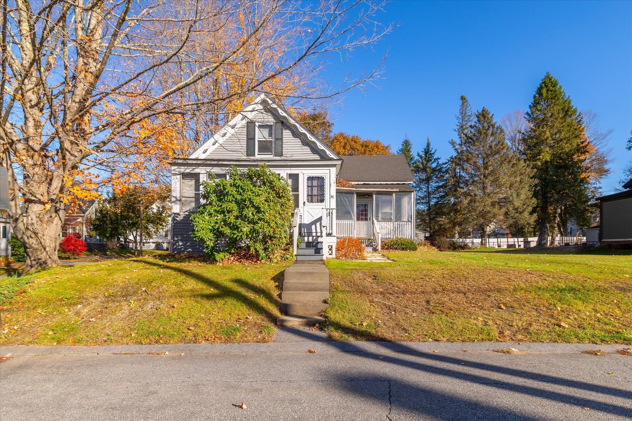 37 Memorial St, Templeton MA 01436