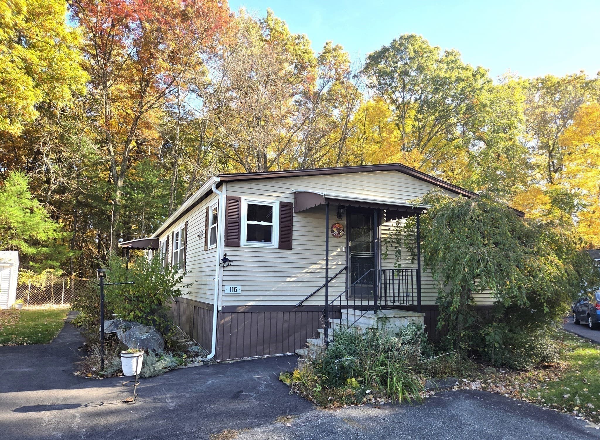 Mobile Home at 116 Victoria Lane, Marlborough MA 01752, photo 2 of 23