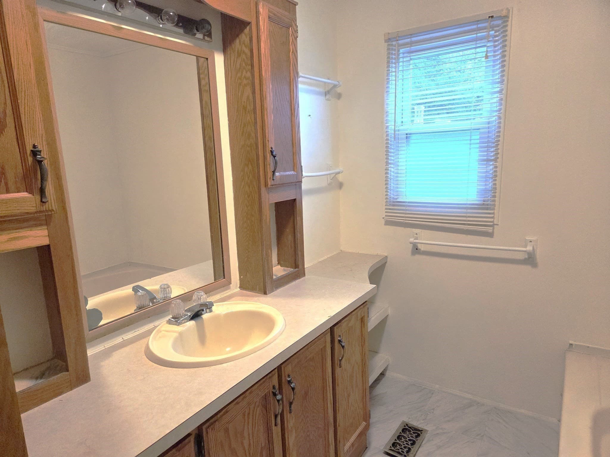 Mobile Home at 116 Victoria Lane, Marlborough MA 01752, photo 17 of 23