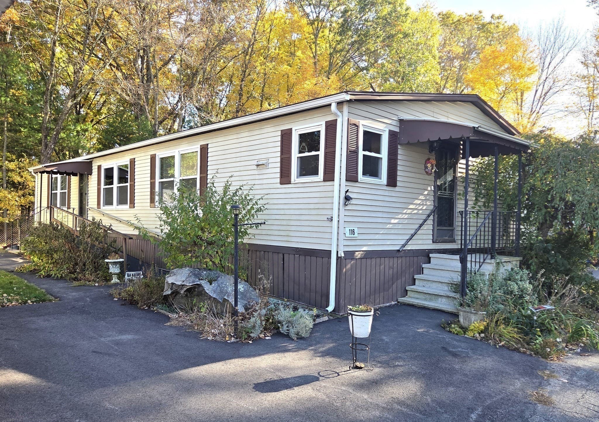 Mobile Home at 116 Victoria Lane, Marlborough MA 01752, photo 3 of 23