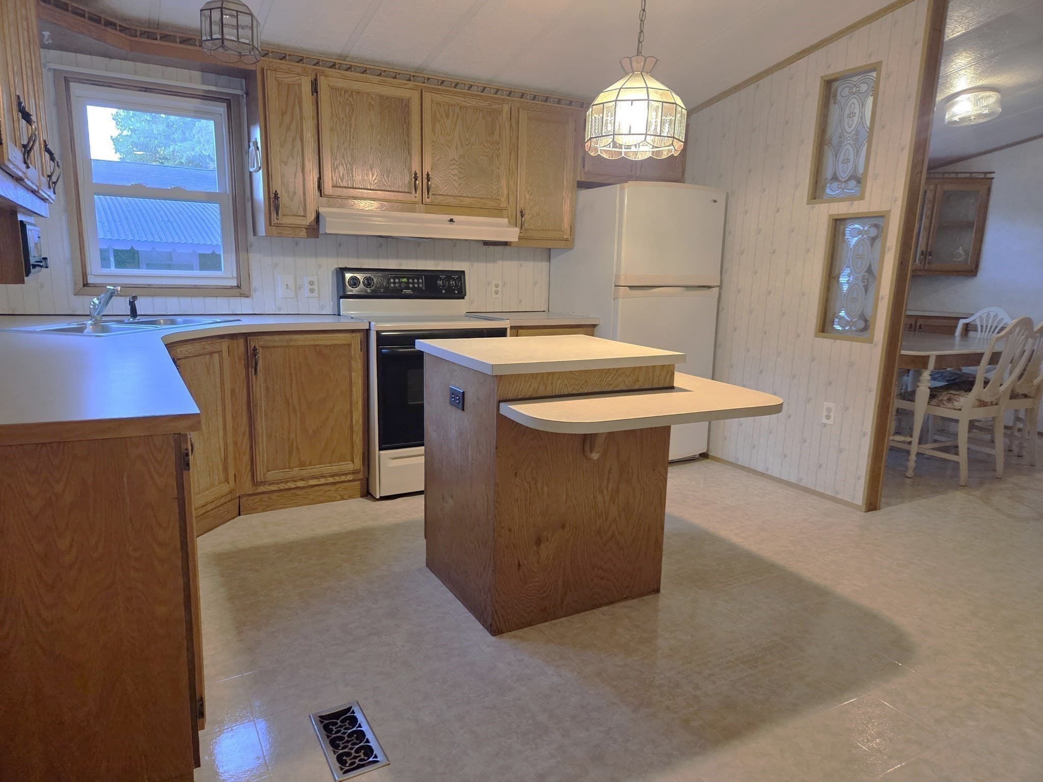 Mobile Home at 116 Victoria Lane, Marlborough MA 01752, photo 5 of 23