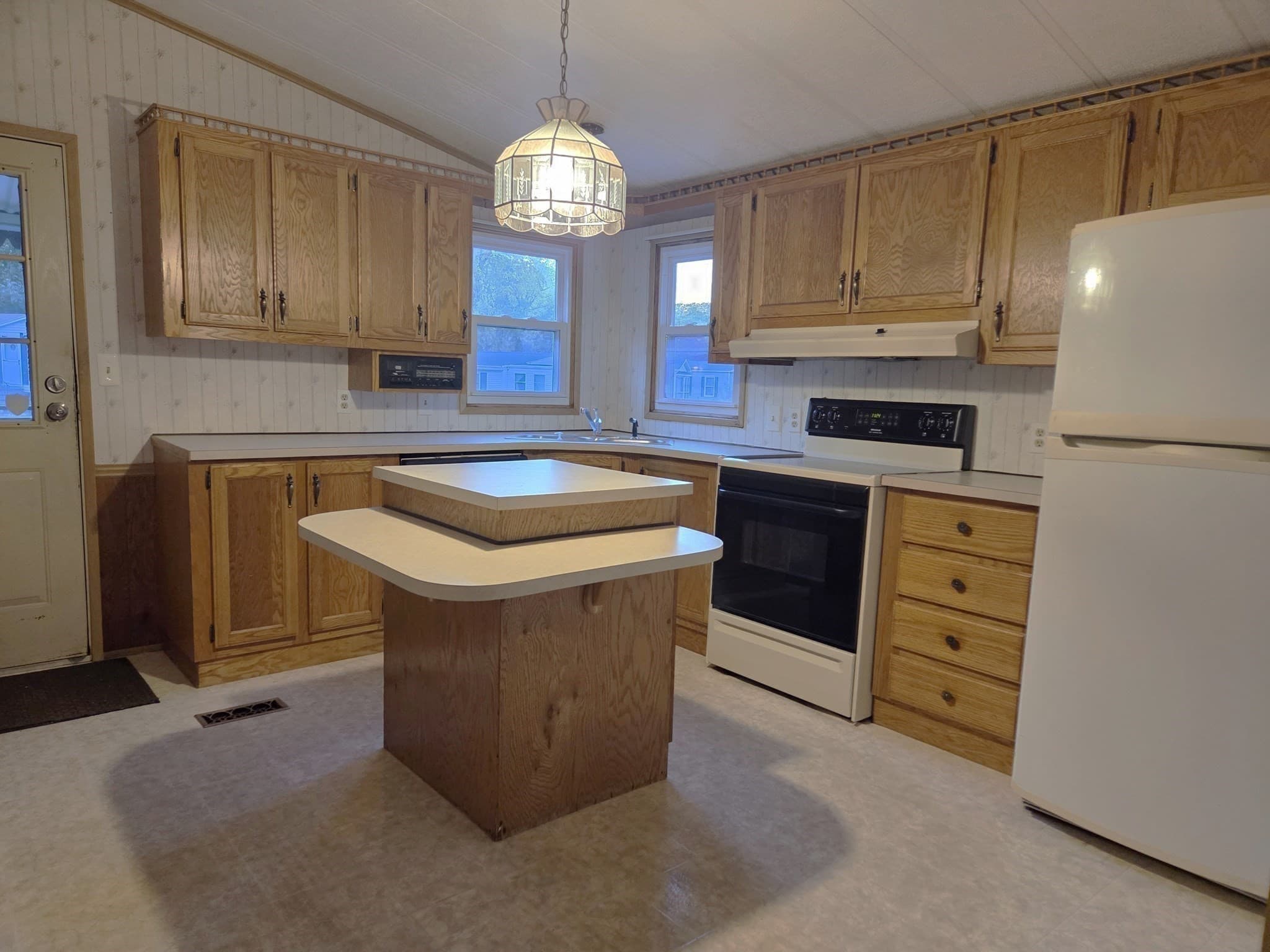 Mobile Home at 116 Victoria Lane, Marlborough MA 01752, photo 4 of 23