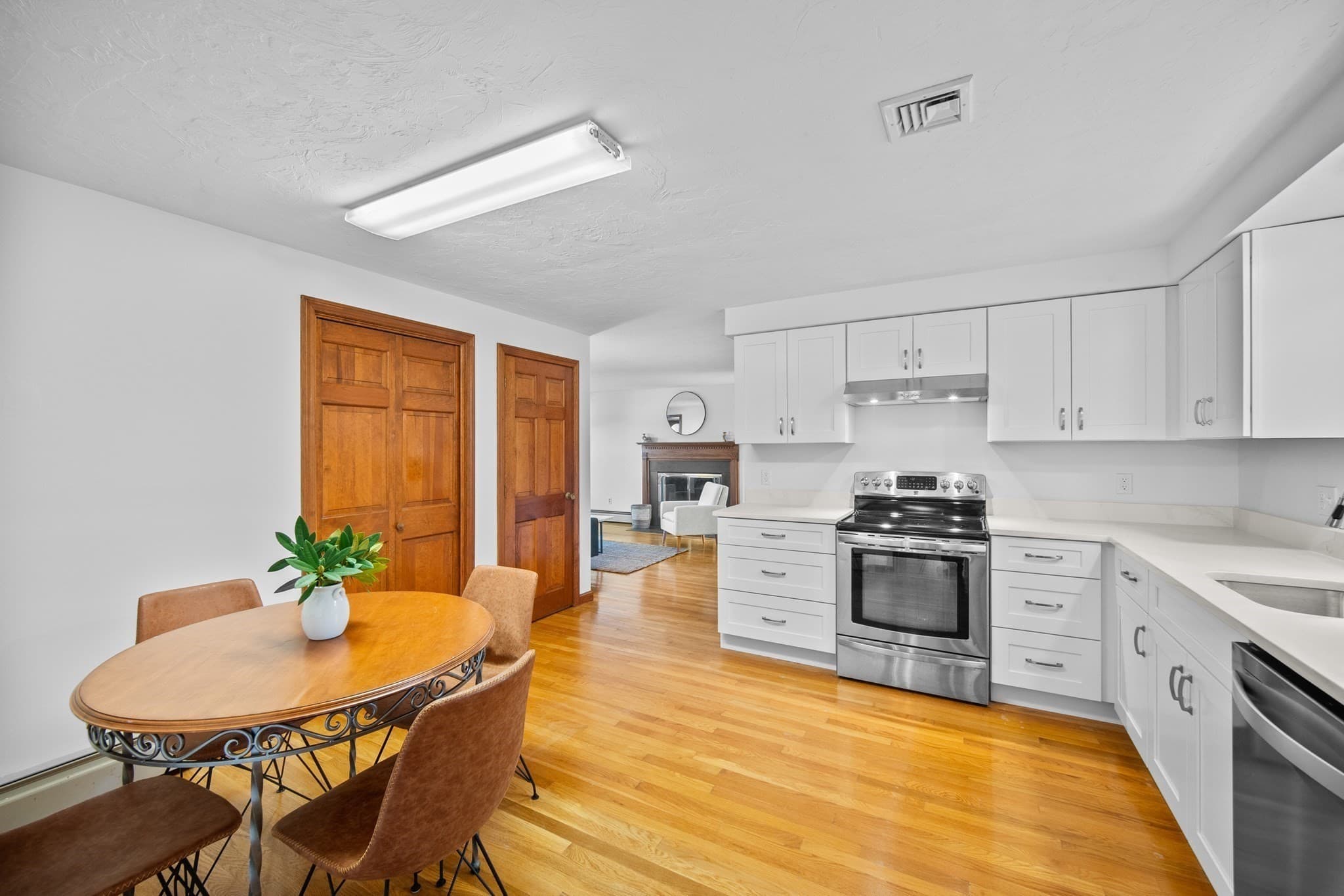 Single Family Residence at 9 Northbriar Rd, Acton MA 01720, photo 4 of 28