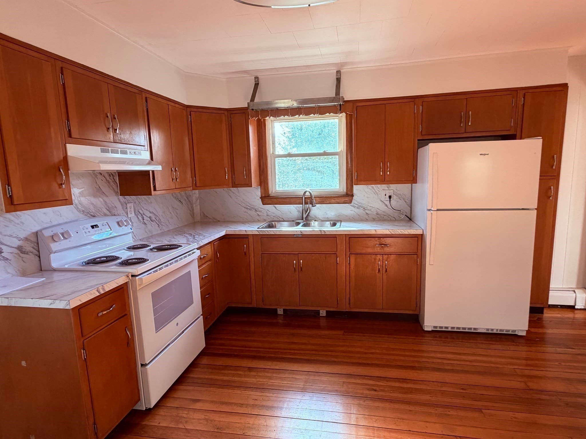 Multi Family at 340 Park St, Gardner MA 01440, photo 4 of 34