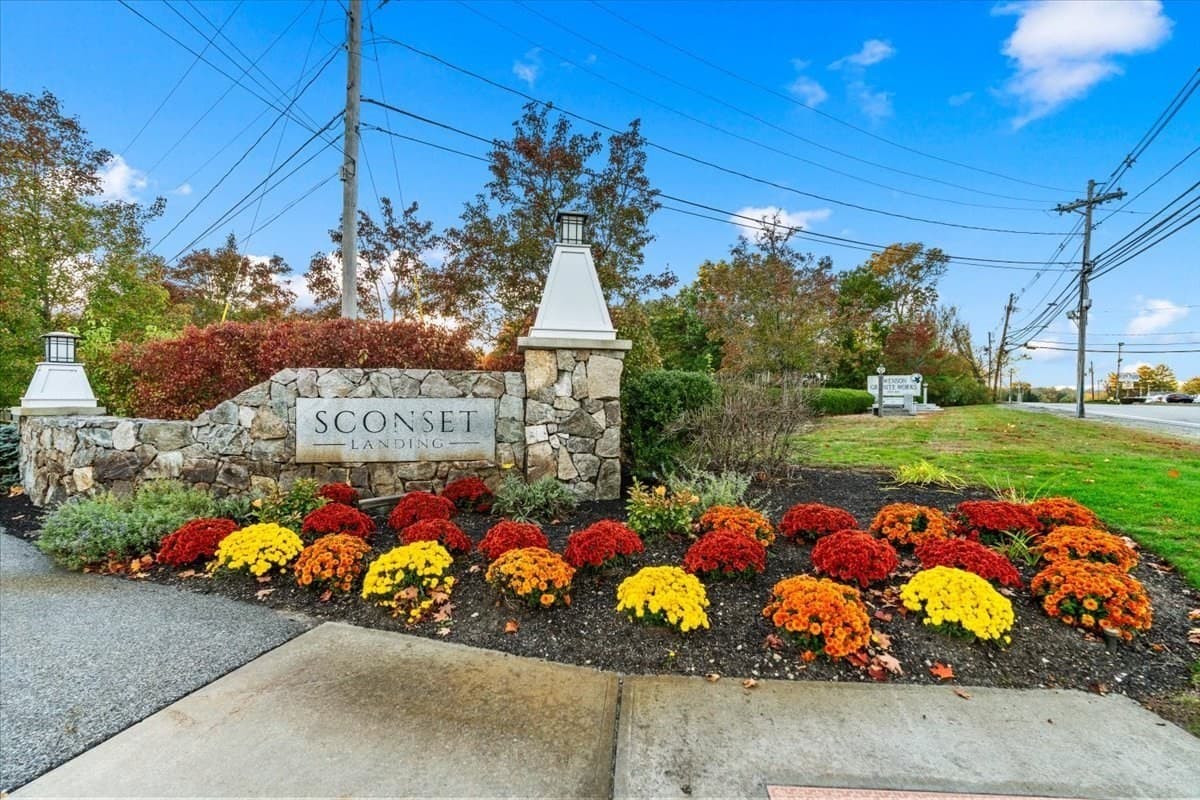 4 Longwood Ln # 302, Hanover MA 02339