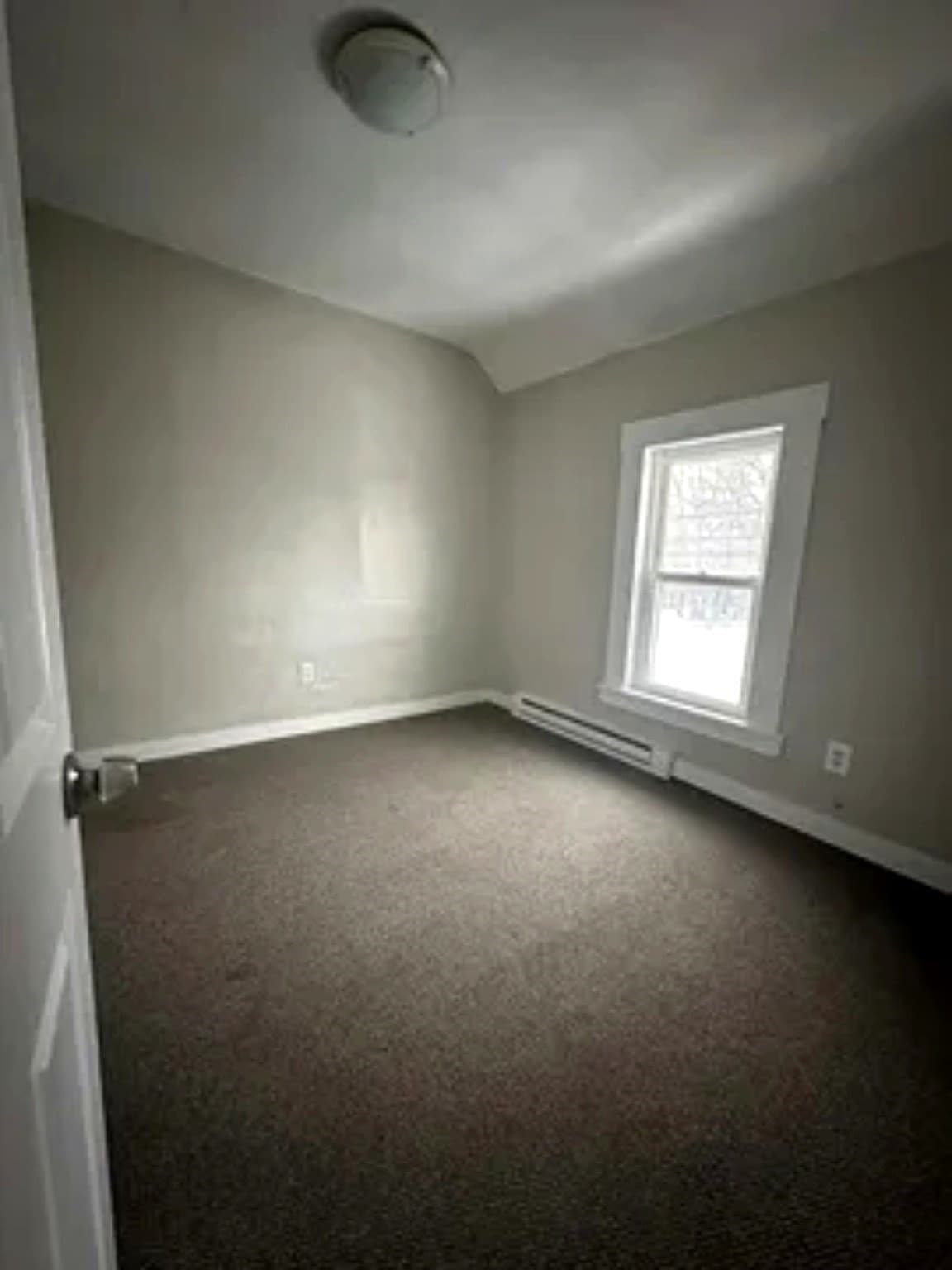 4 Family at 74 North St, Southbridge MA 01550, photo 9 of 14
