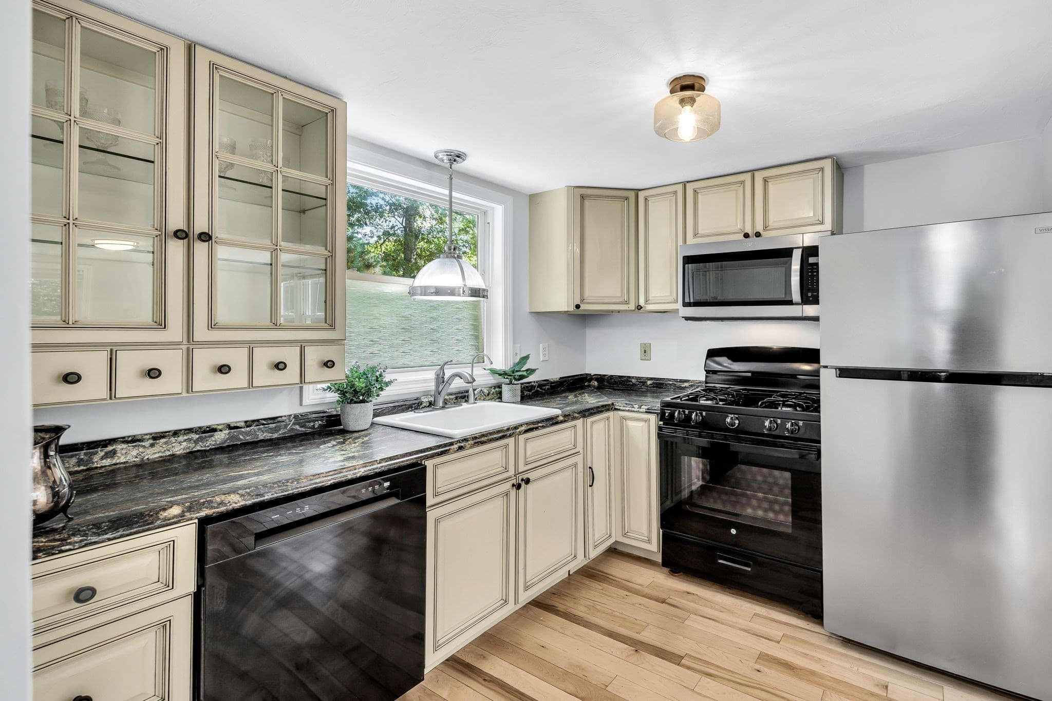 Single Family Residence at 21 Nohono Rd, Mashpee MA 02649, photo 9 of 31