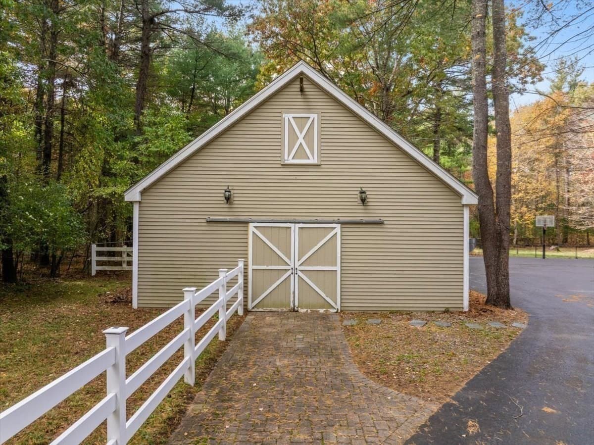 Single Family Residence at 135 Plain Street, Norton MA 02766, photo 9 of 41