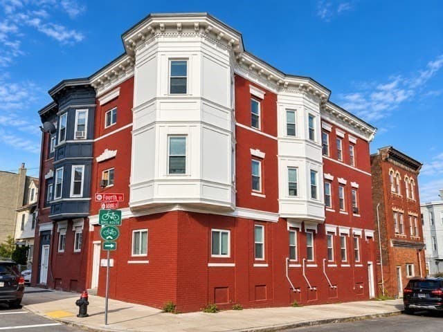 148 Walnut St, Chelsea MA 02150