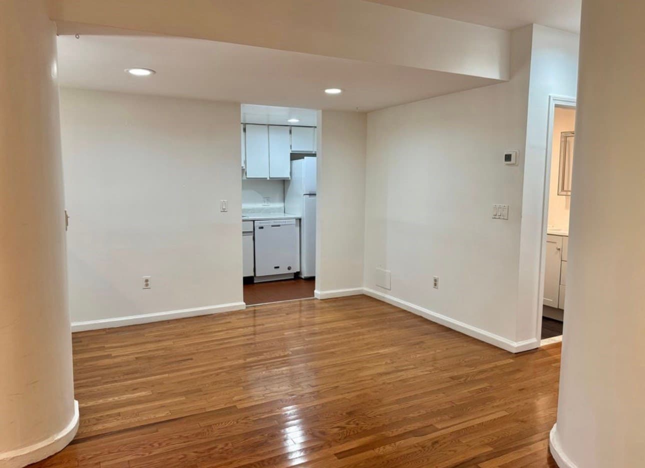 Apartment at 390 Riverway # 2, Boston MA 02115, photo 23 of 28