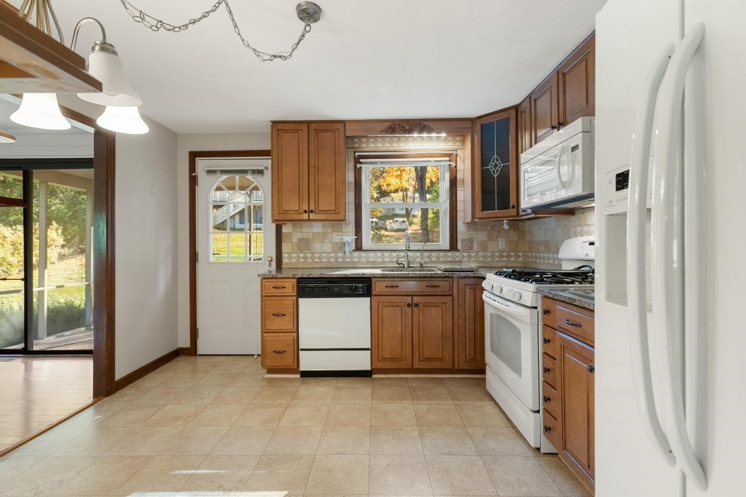 Single Family Residence at 111 Simpson Rd, Marlborough MA 01752, photo 12 of 35