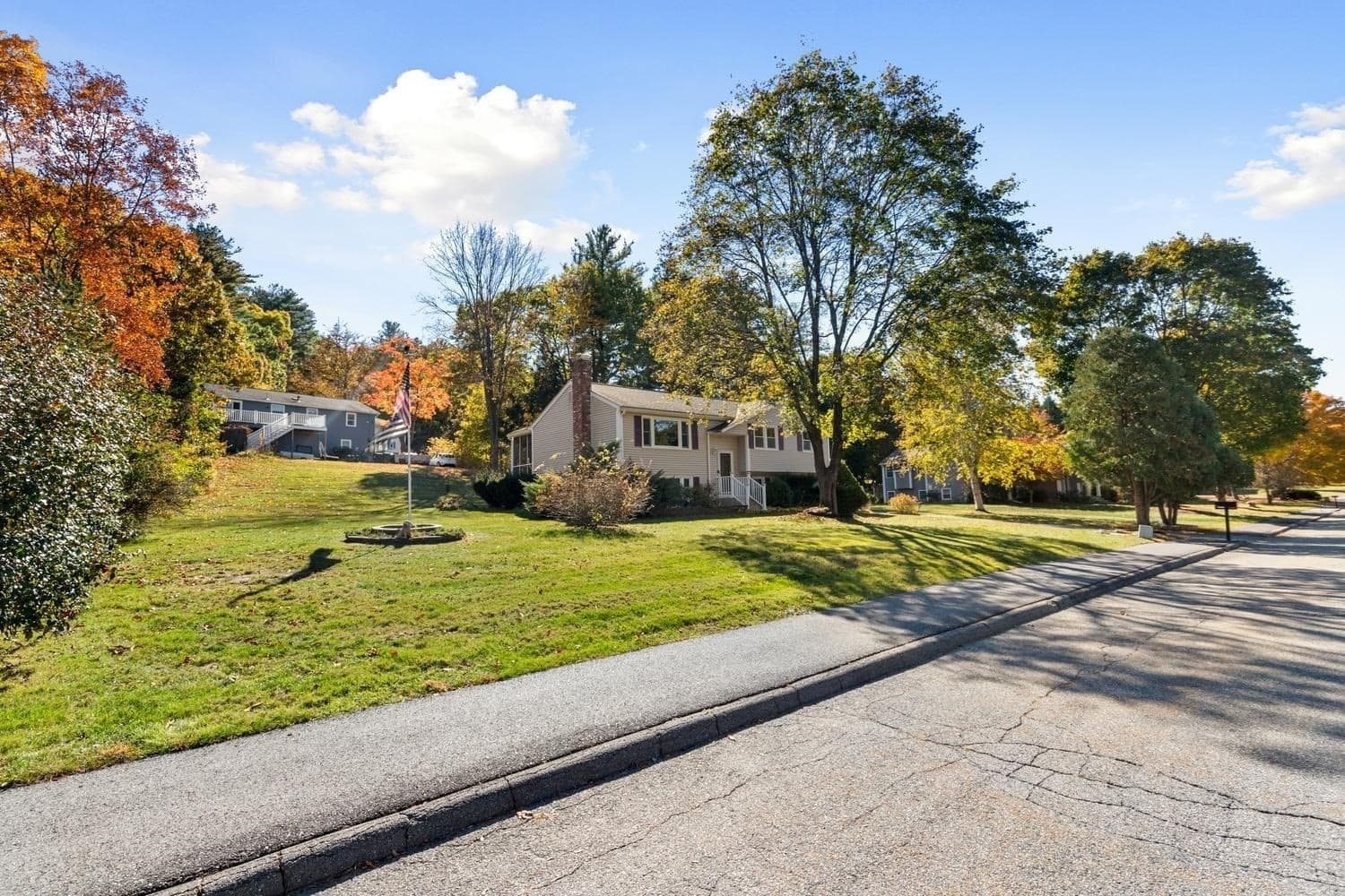 Single Family Residence at 111 Simpson Rd, Marlborough MA 01752, photo 3 of 35