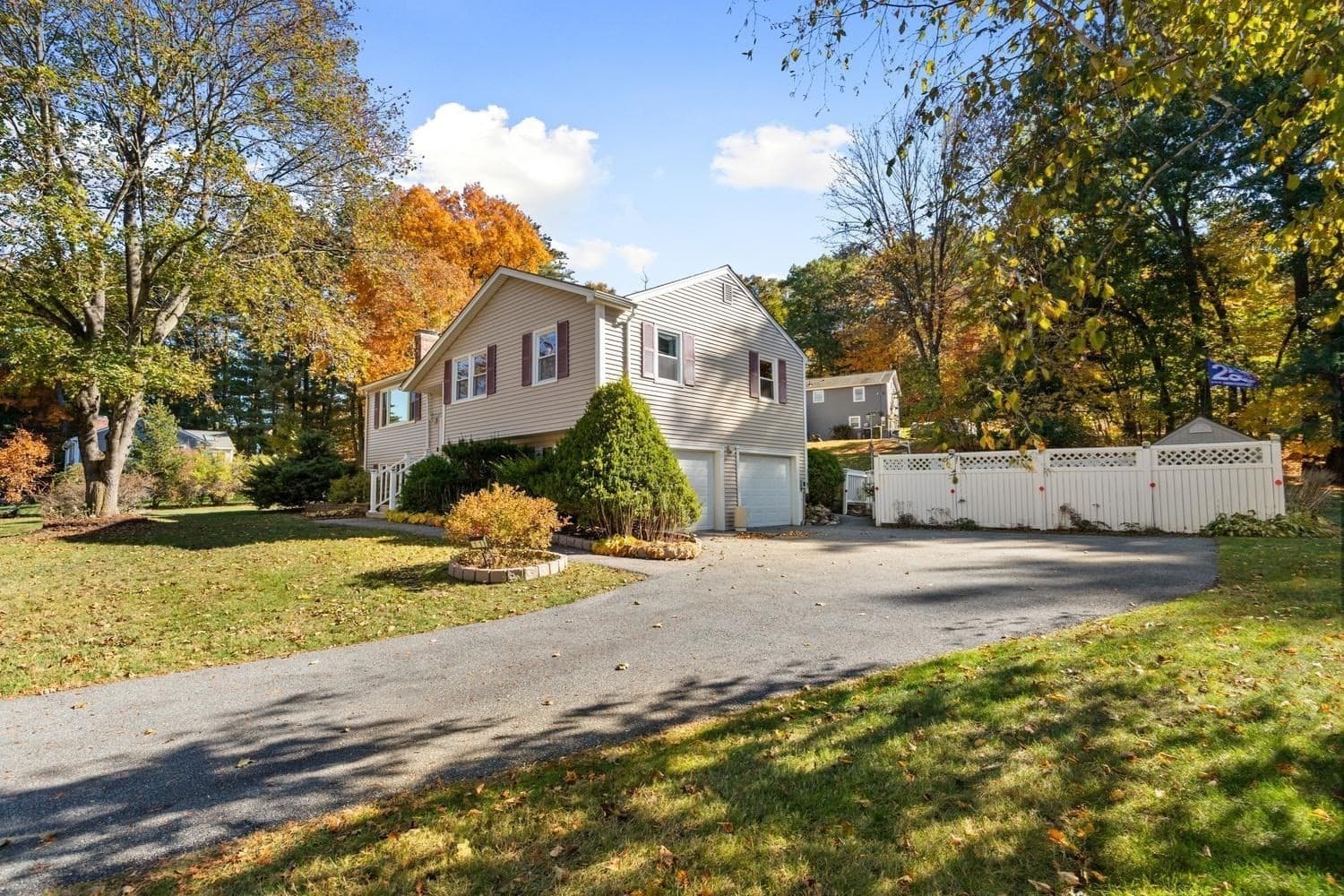 Single Family Residence at 111 Simpson Rd, Marlborough MA 01752, photo 4 of 35