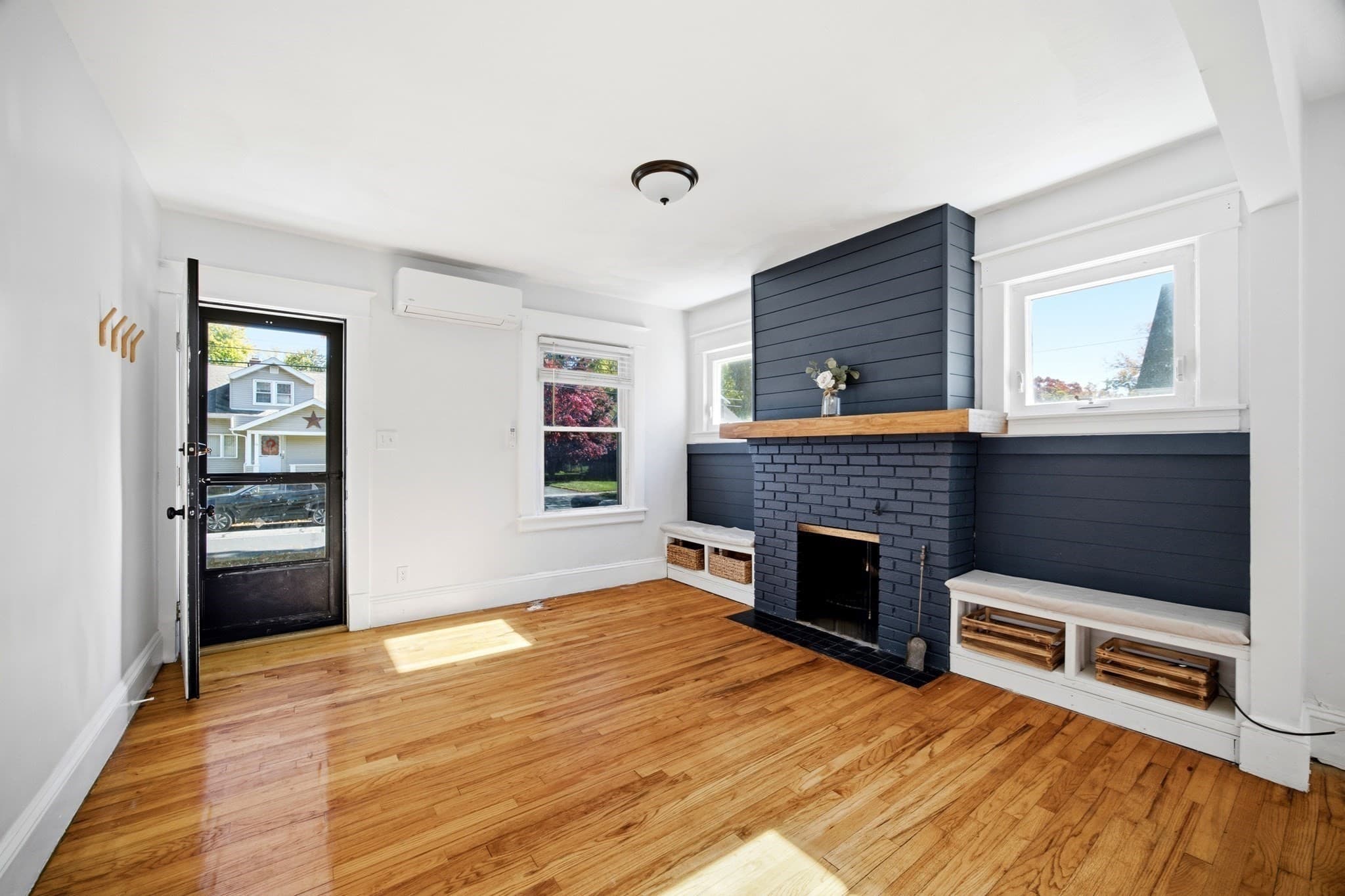 Single Family Residence at 120 Ellsworth Ave, Springfield MA 01118, photo 3 of 30