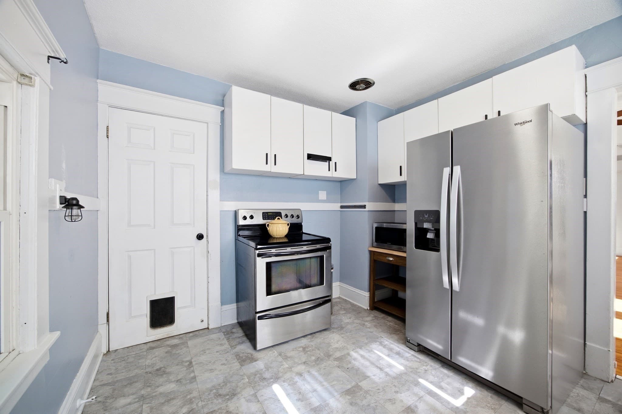 Single Family Residence at 120 Ellsworth Ave, Springfield MA 01118, photo 9 of 30