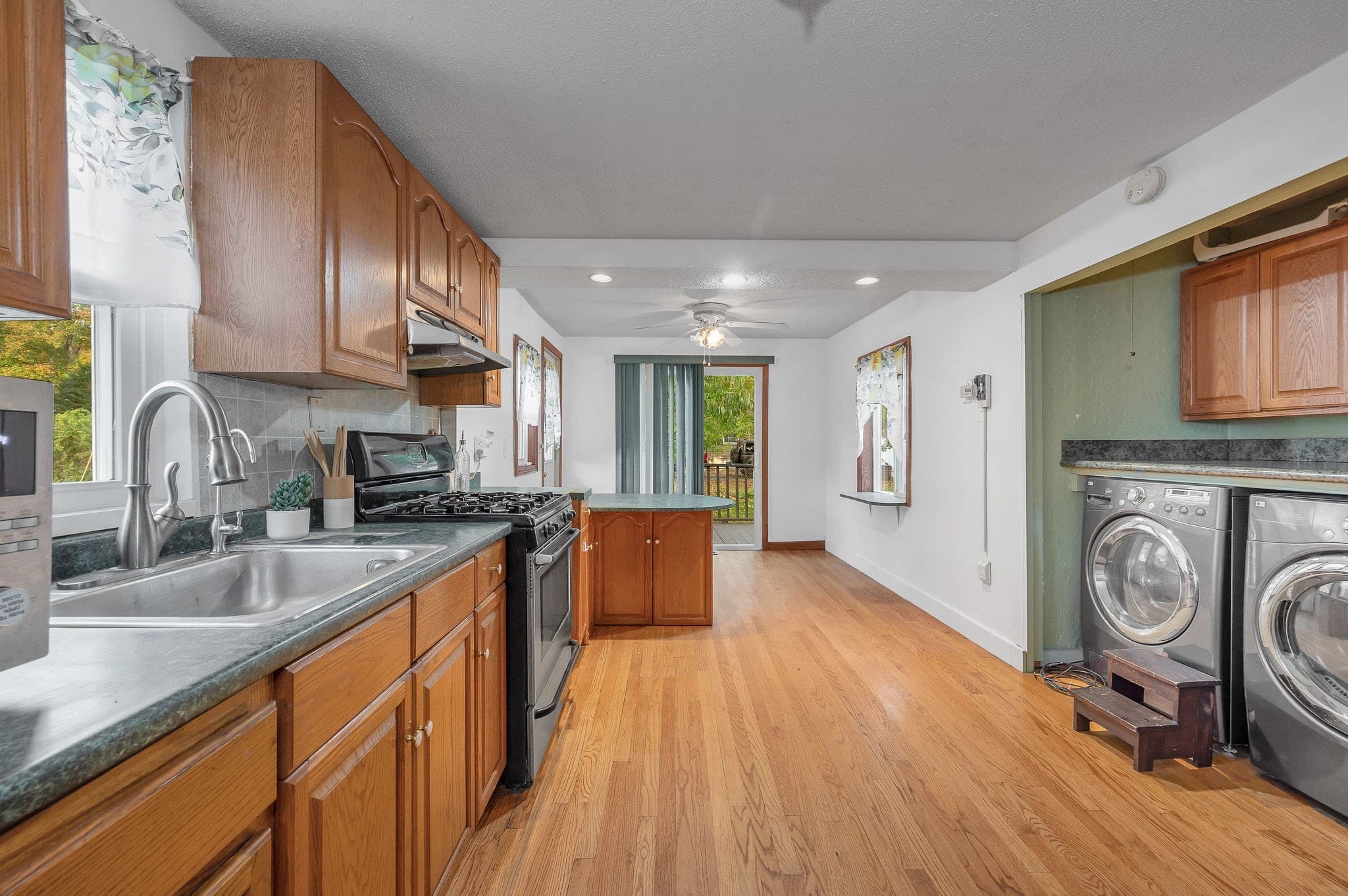 Single Family Residence at 122 Federal Street, Wilmington MA 01887, photo 10 of 34