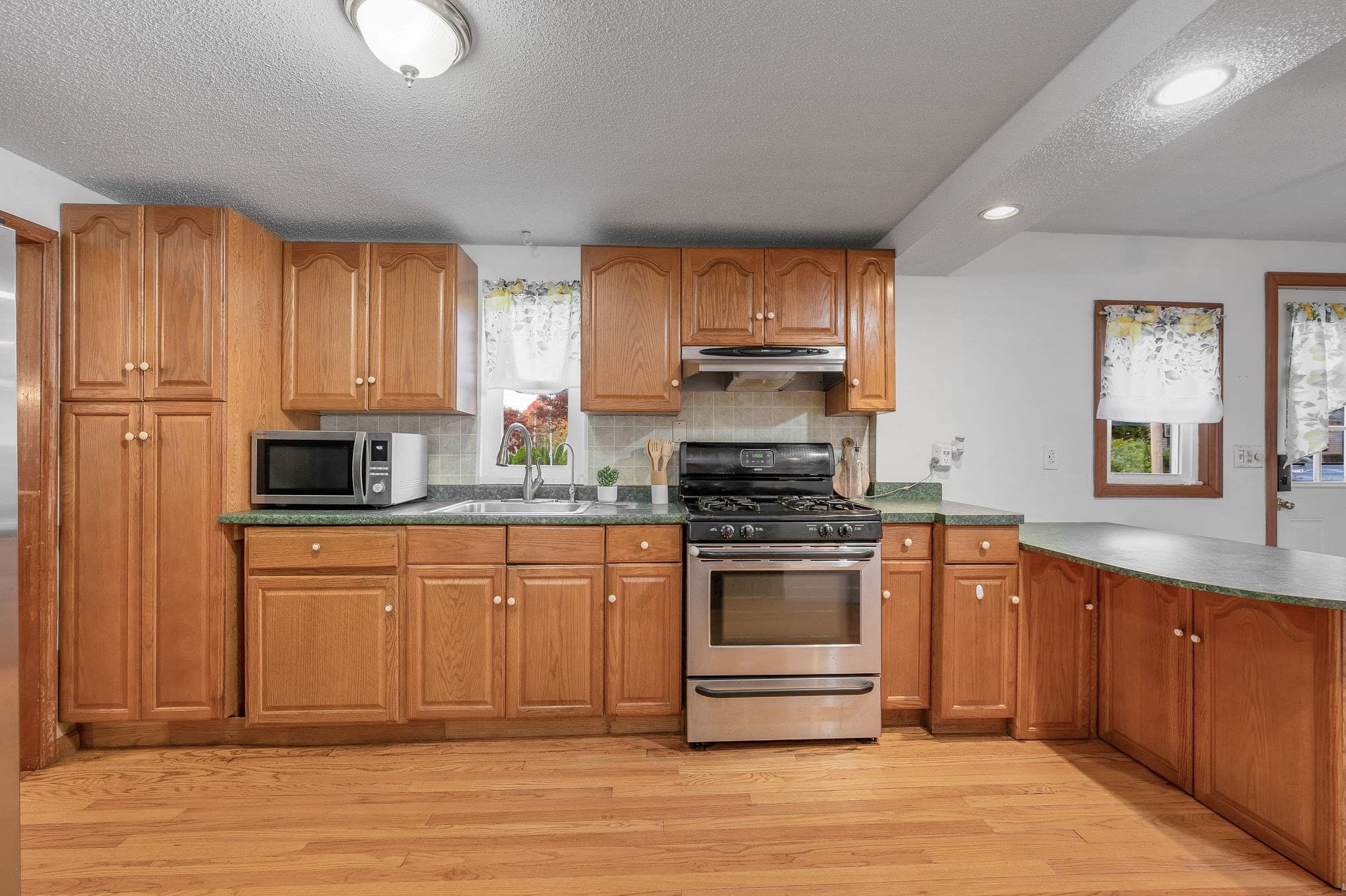 Single Family Residence at 122 Federal Street, Wilmington MA 01887, photo 11 of 34