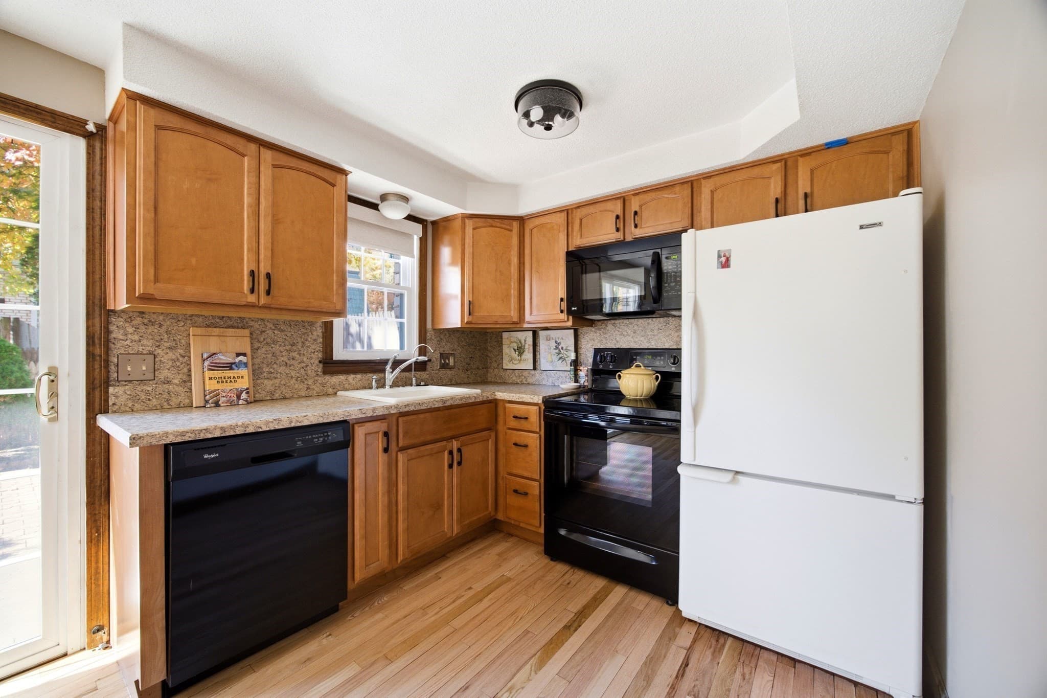 Condominium at 35 Corey Colonial # 35, Agawam MA 01001, photo 17 of 41