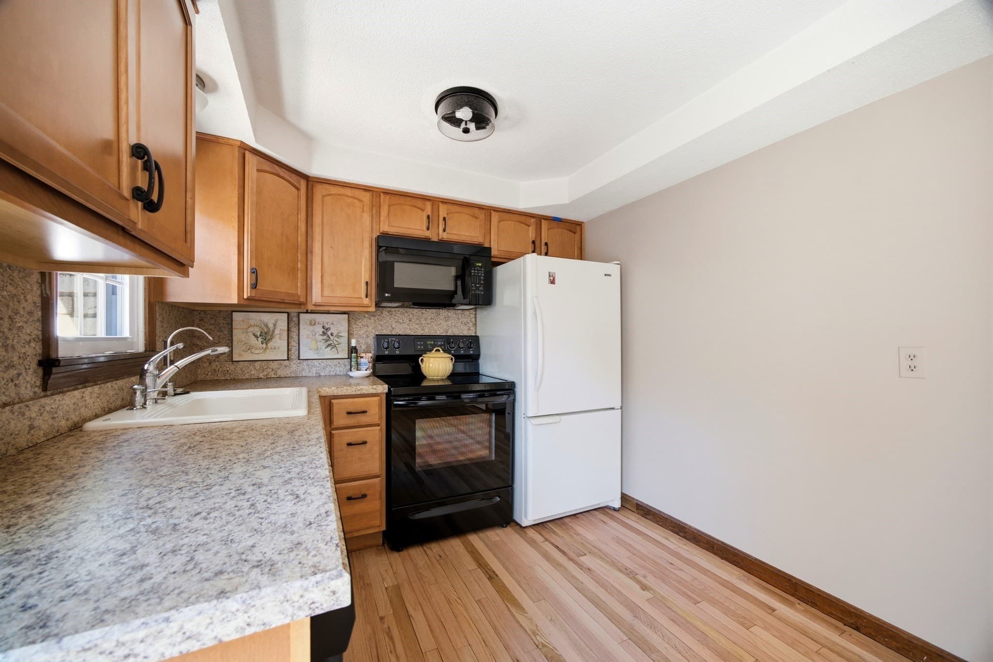 Condominium at 35 Corey Colonial # 35, Agawam MA 01001, photo 16 of 41