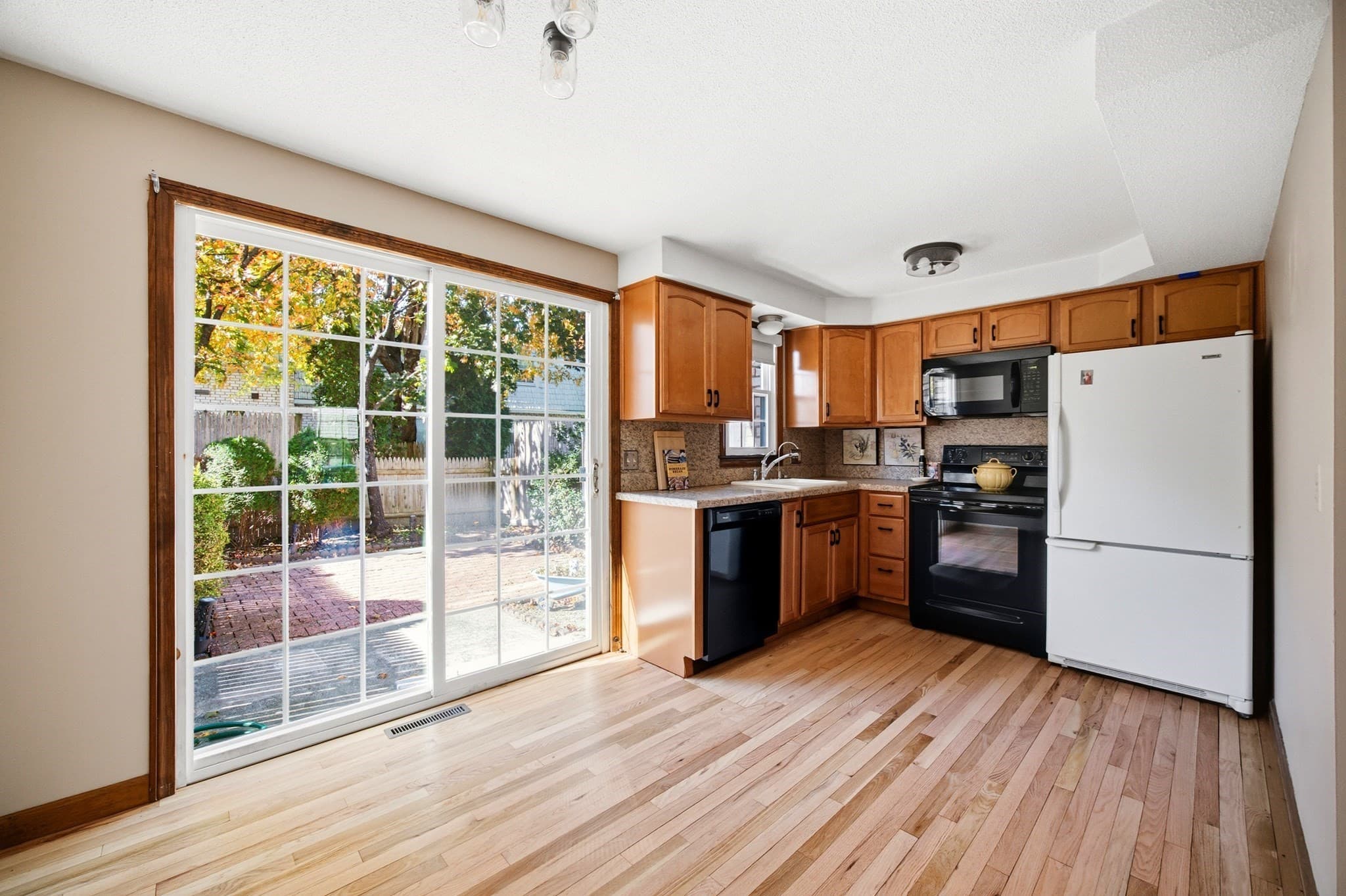 Condominium at 35 Corey Colonial # 35, Agawam MA 01001, photo 14 of 41